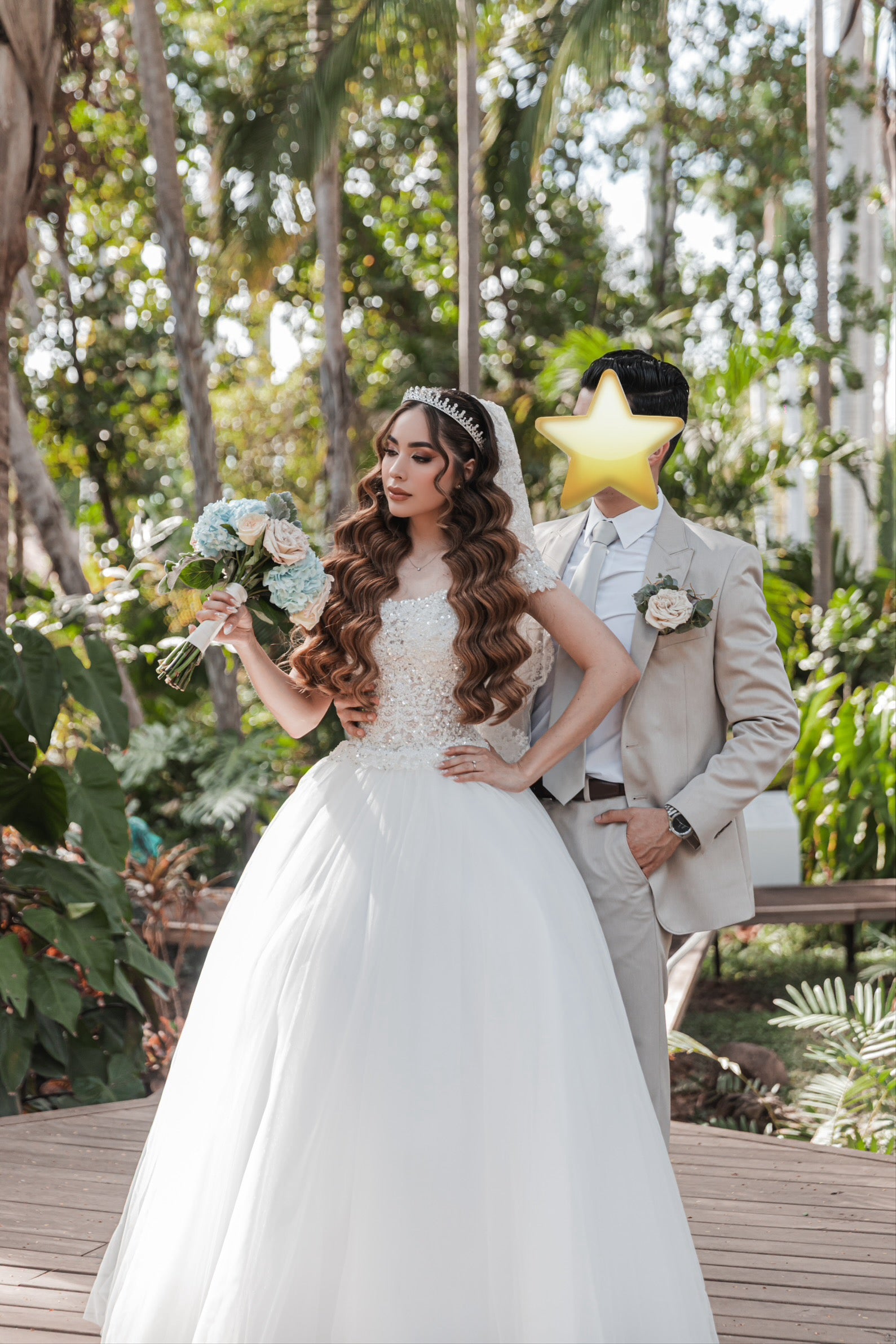 VESTIDO DE NOVIA(UN USO)-SEMINUEVO- TIENE COPAS, CINTURA AJUSTABLE- CON VARILLAS(DE REGALO VELO , CORONA Y FALDILLA)