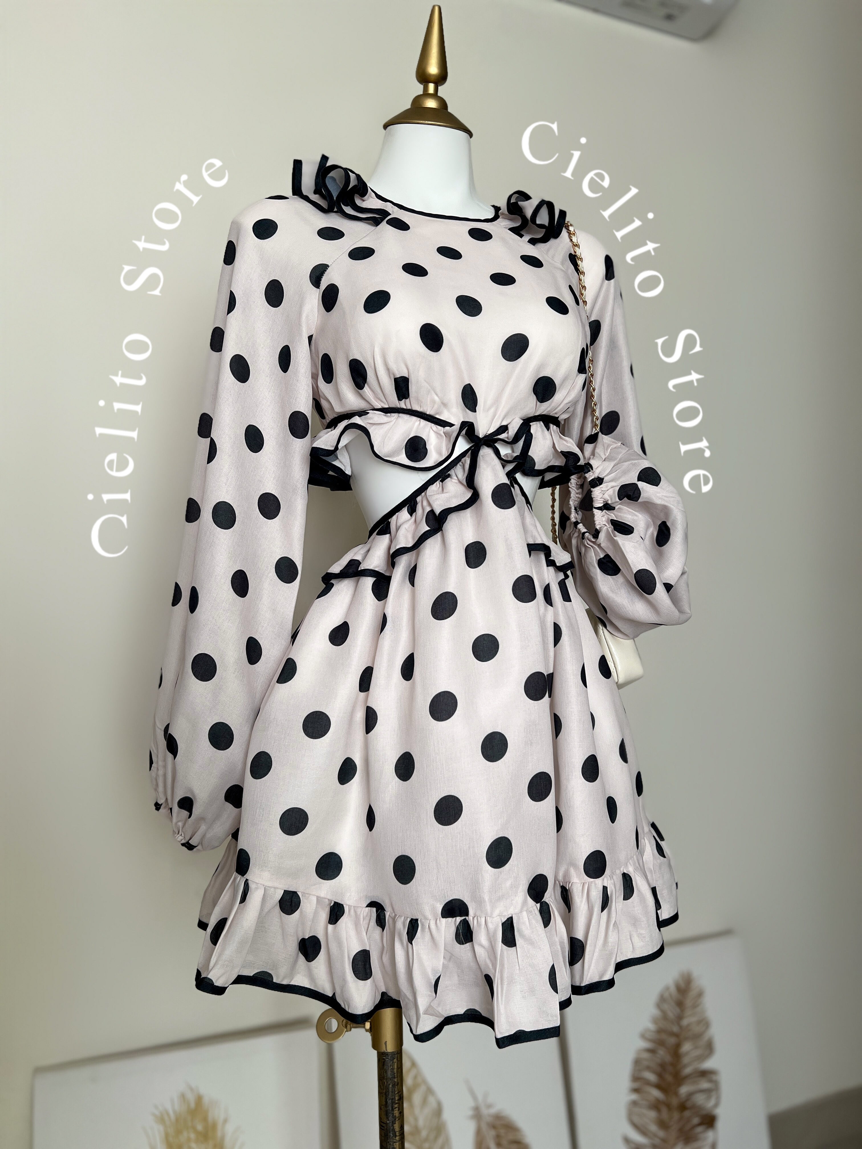 VESTIDO CON LUNARES