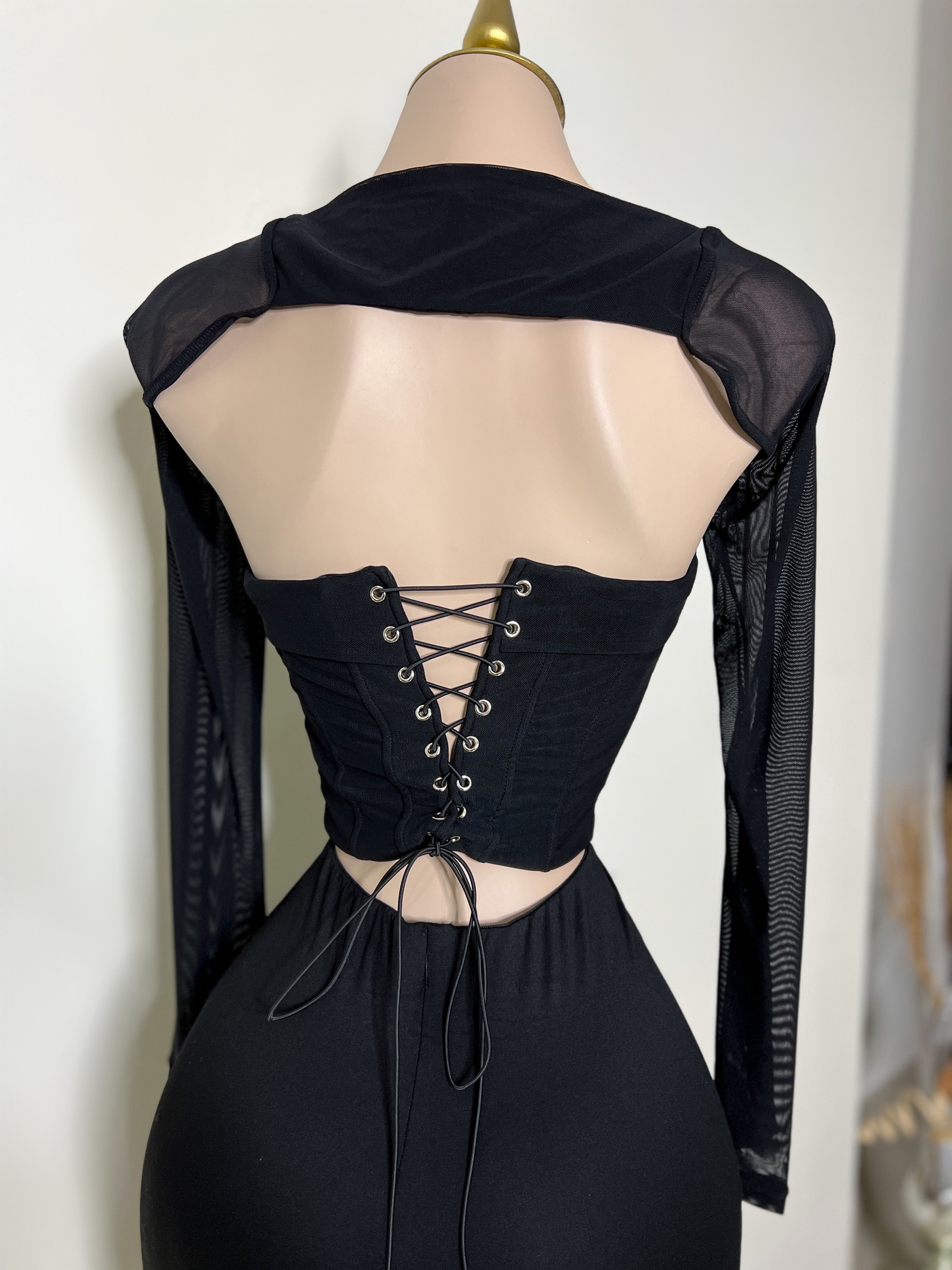 CORSÉ NEGRO CON MANGAS RETIRABLES