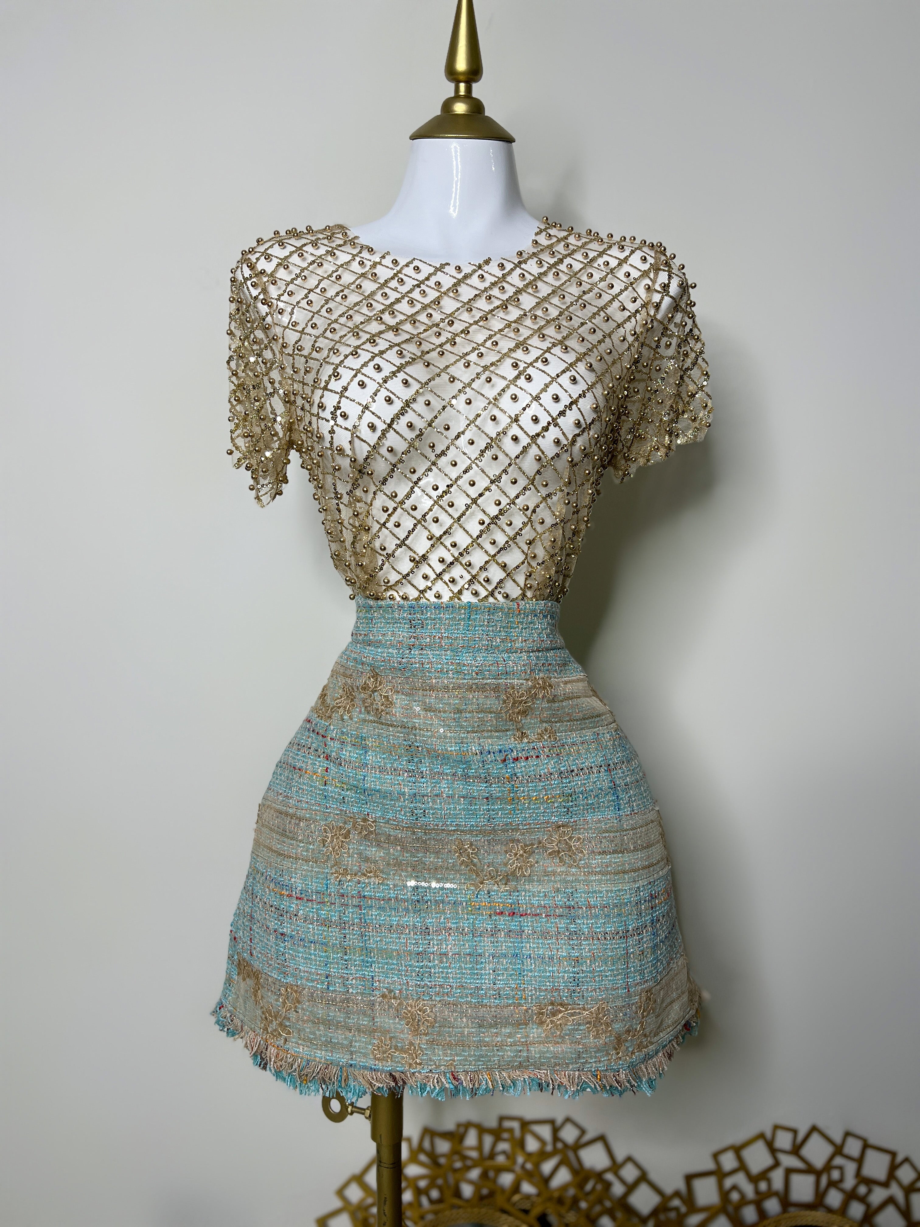 BLUSA CON PERLAS DORADA