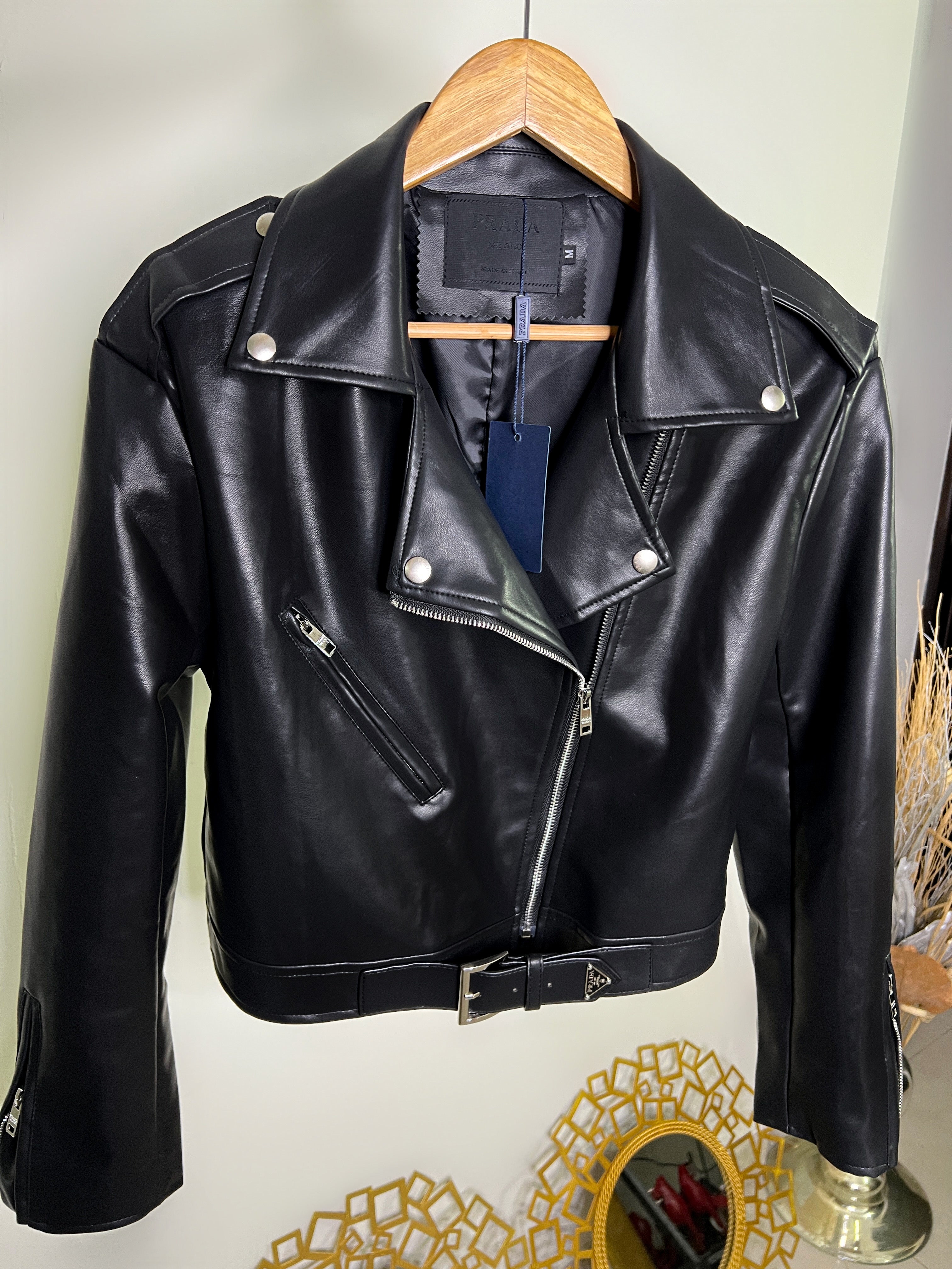 CHAQUETA NEGRA