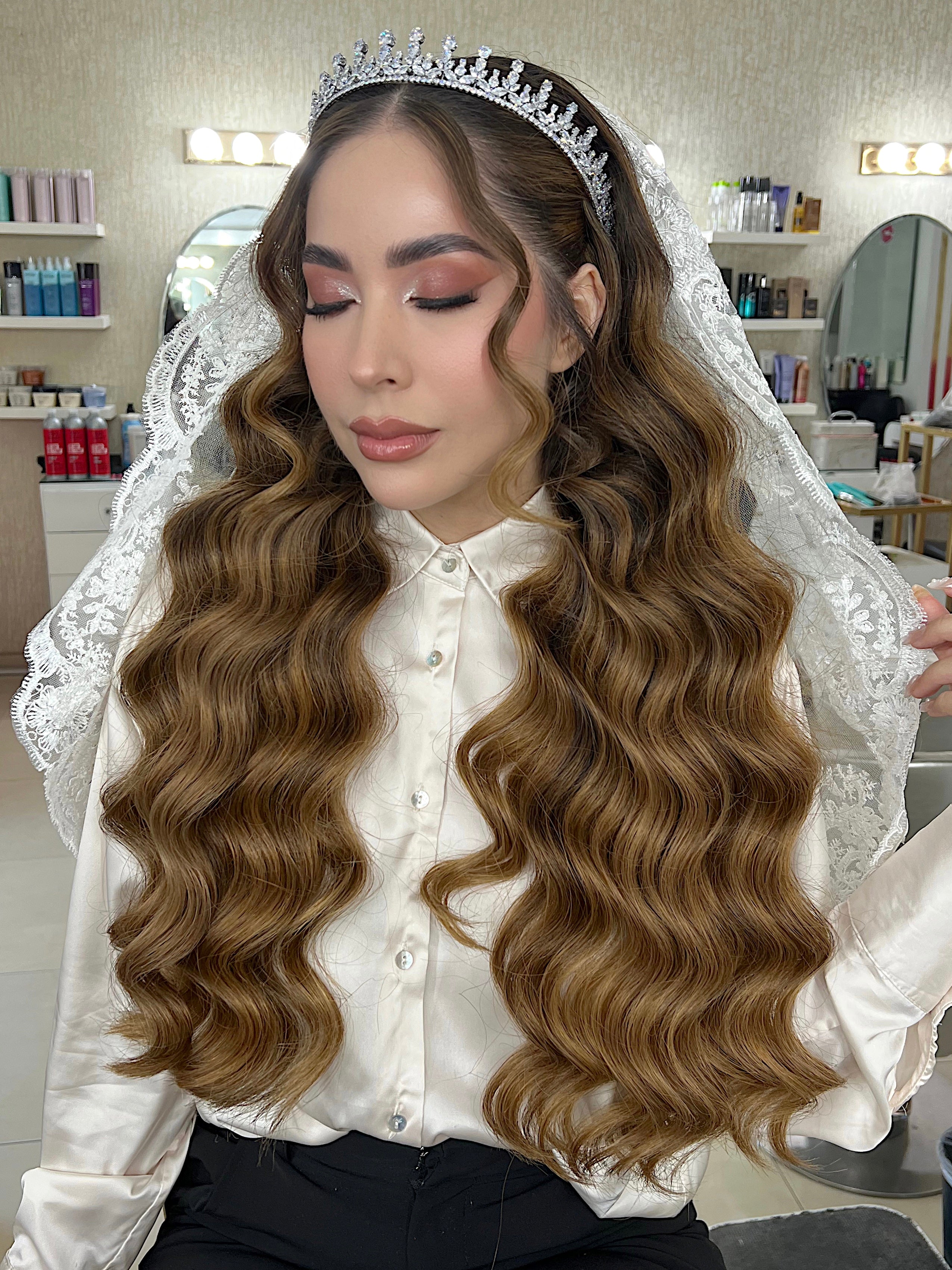VESTIDO DE NOVIA(UN USO)-SEMINUEVO- TIENE COPAS, CINTURA AJUSTABLE- CON VARILLAS(DE REGALO VELO , CORONA Y FALDILLA)