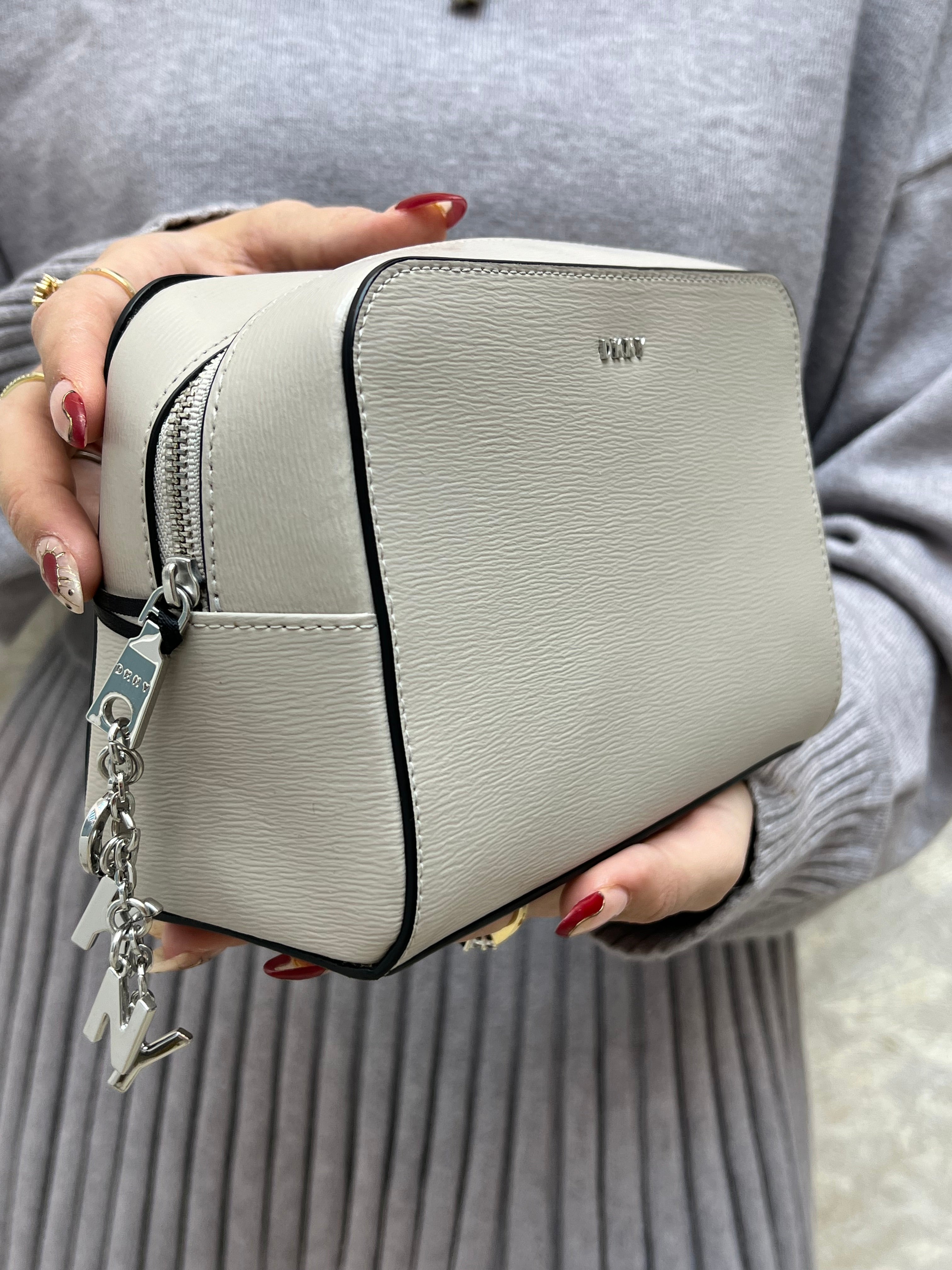 BOLSO DKNY HUESO