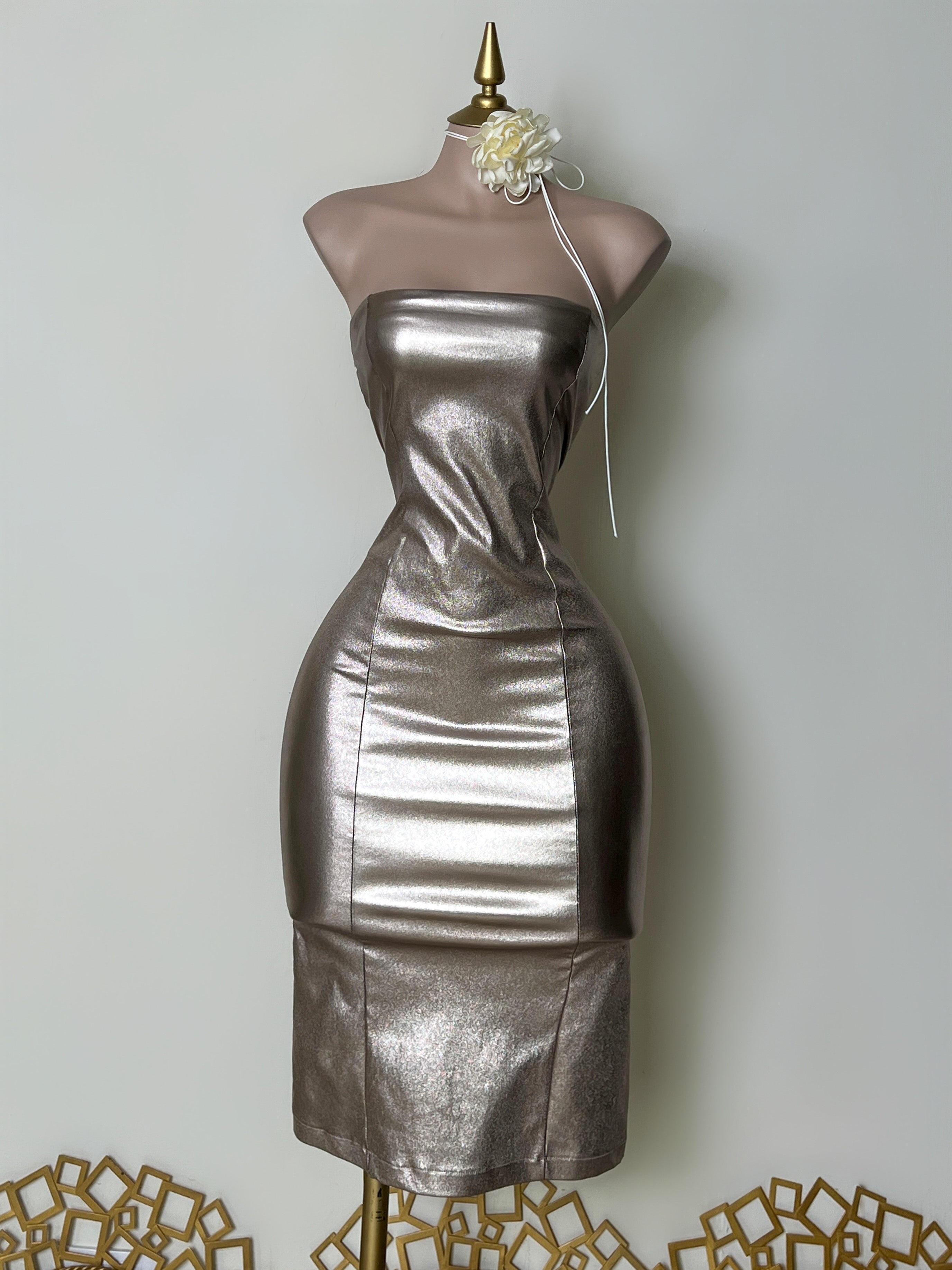 VESTIDO DORADO