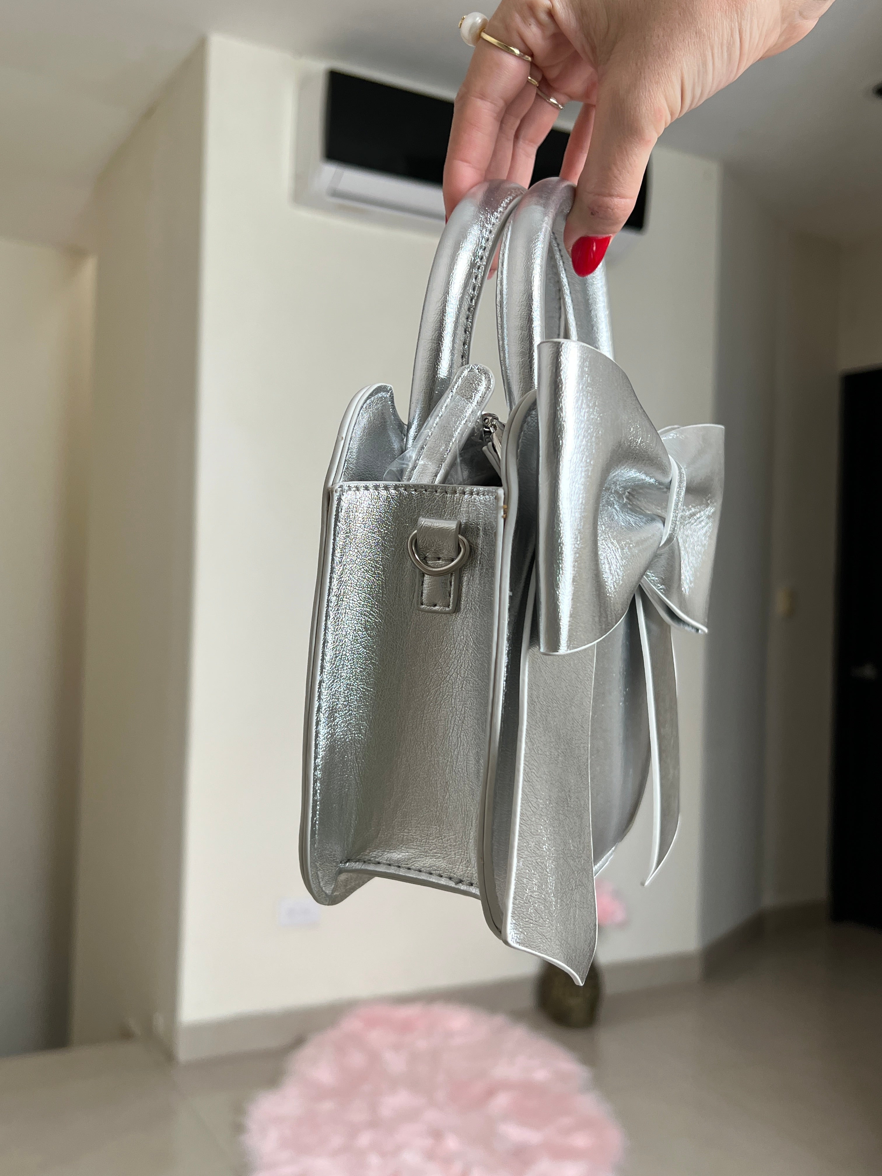 BOLSO DE MOÑO PLATEADO