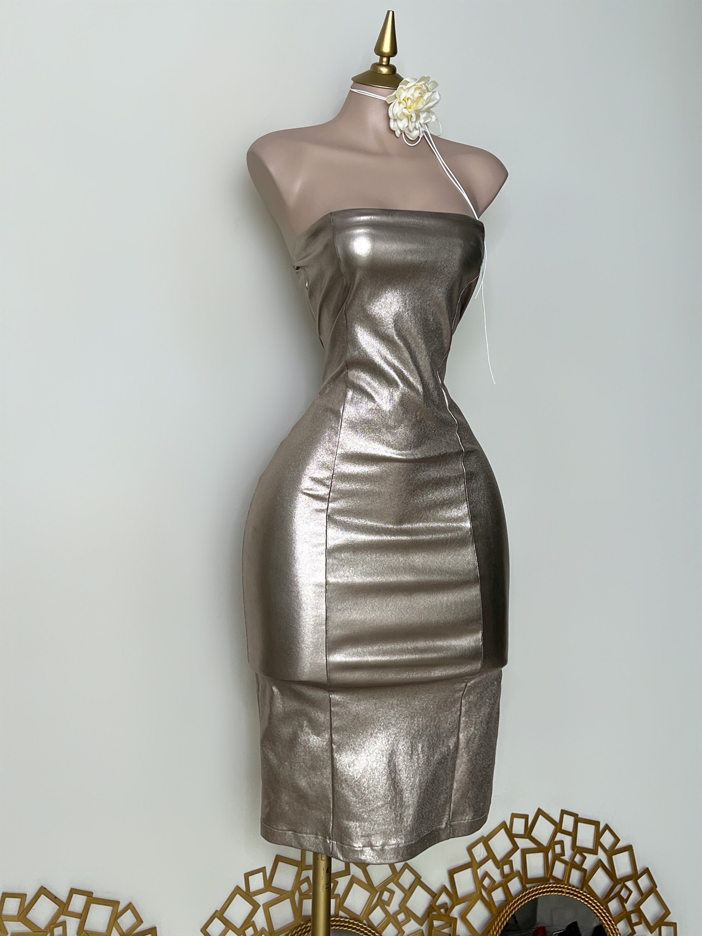 VESTIDO DORADO