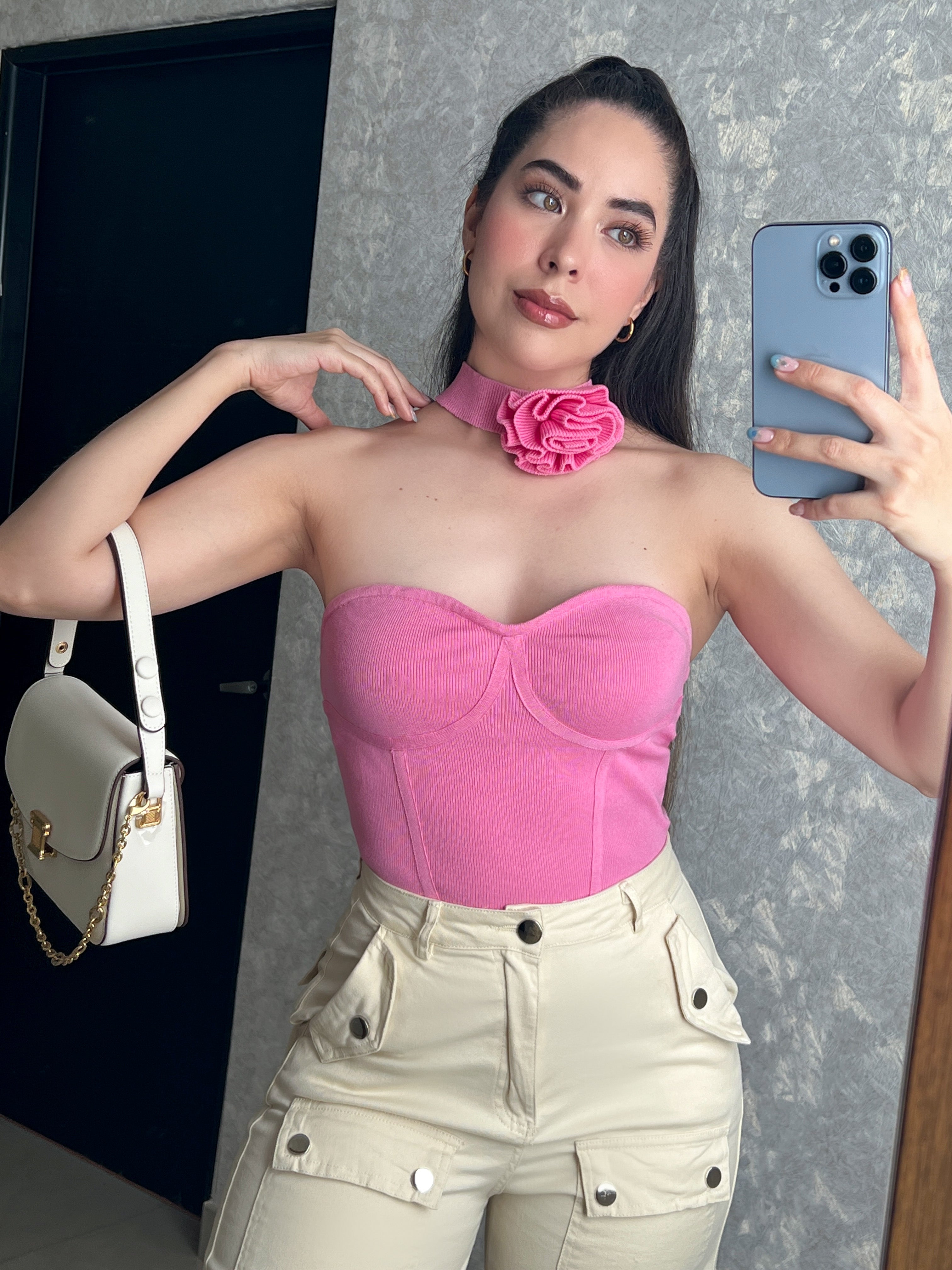 TOP ROSA CON FLOR
