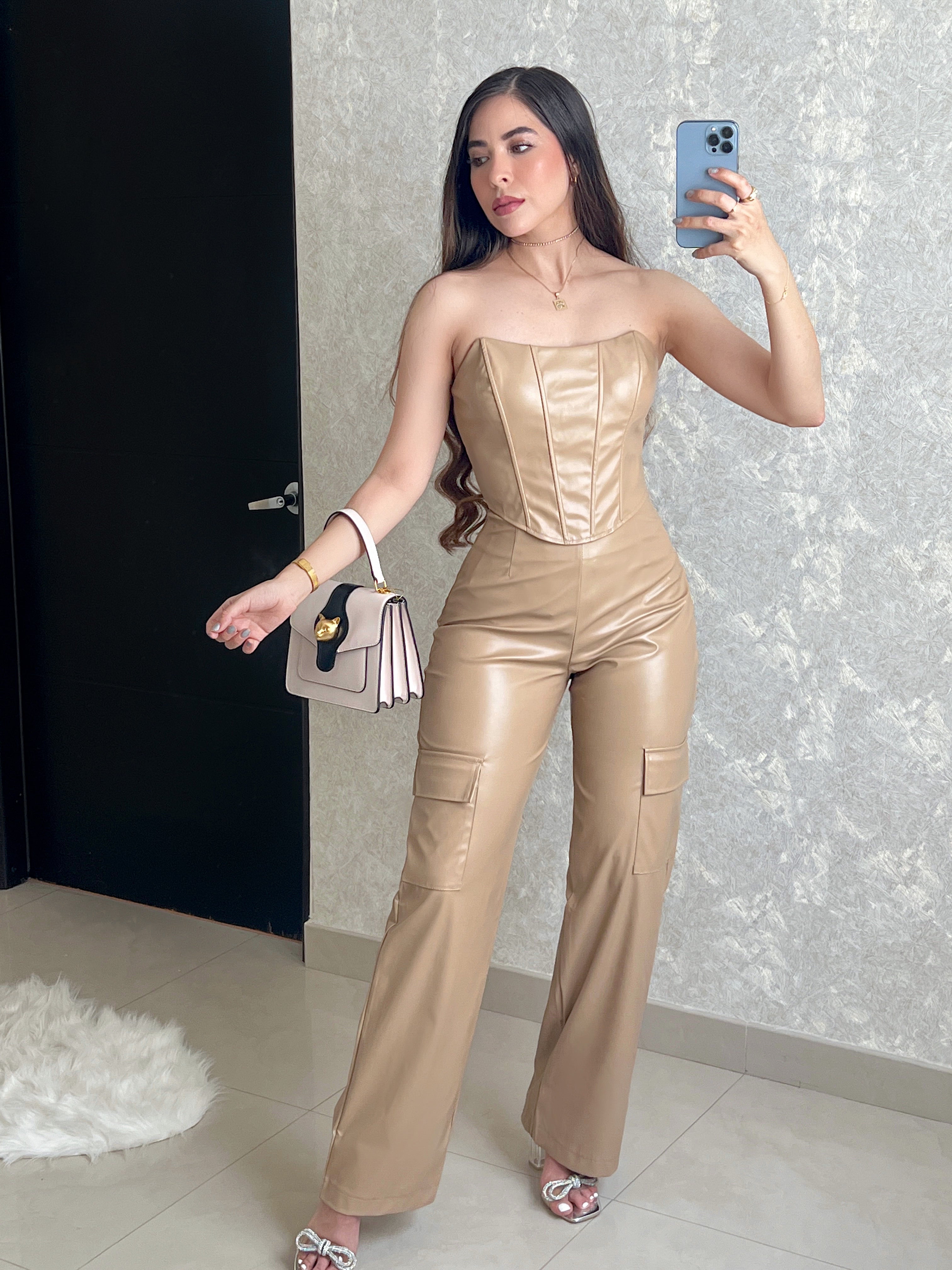 SET VINIPIEL NUDE