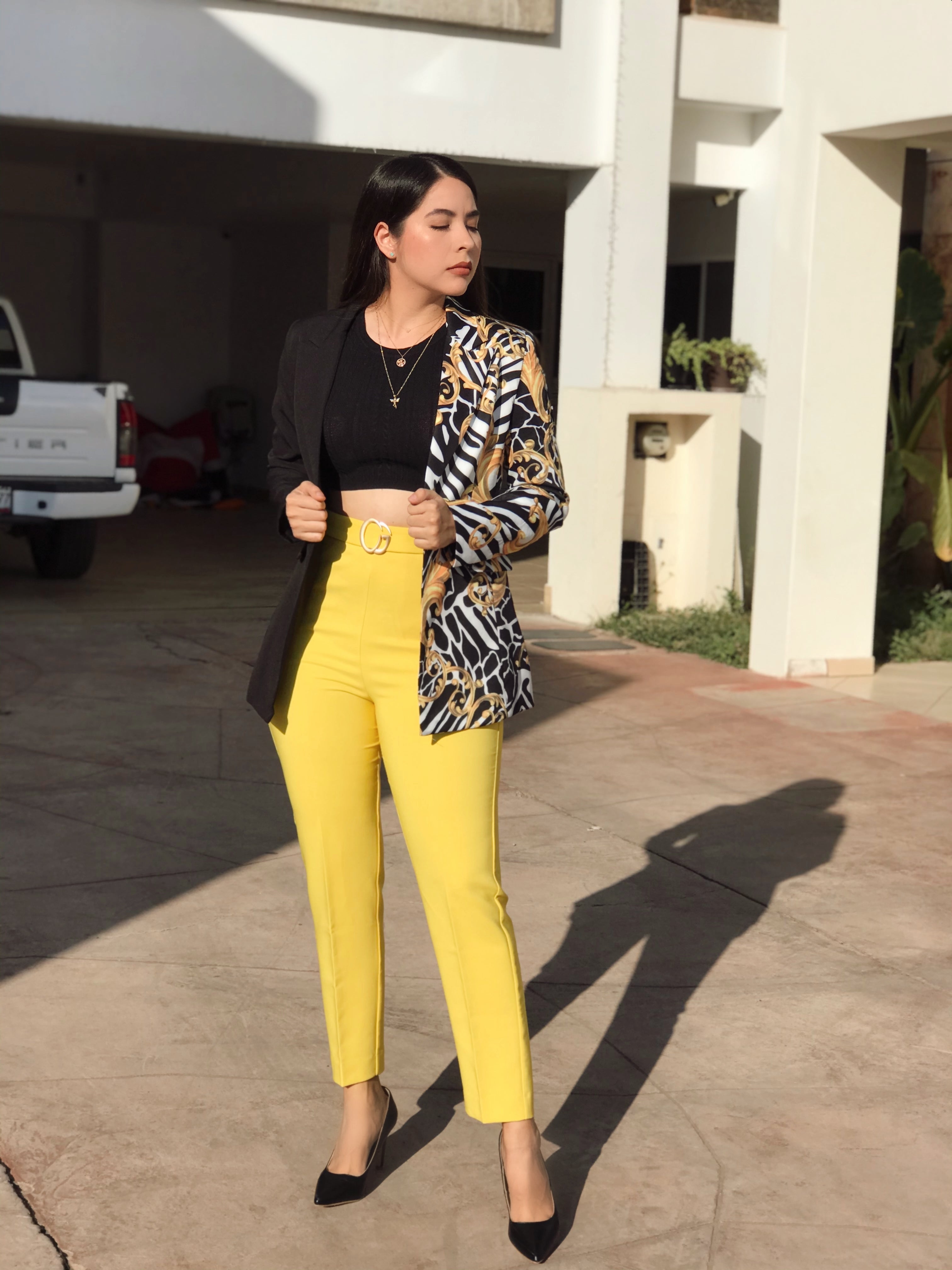 Pantalón amarillo