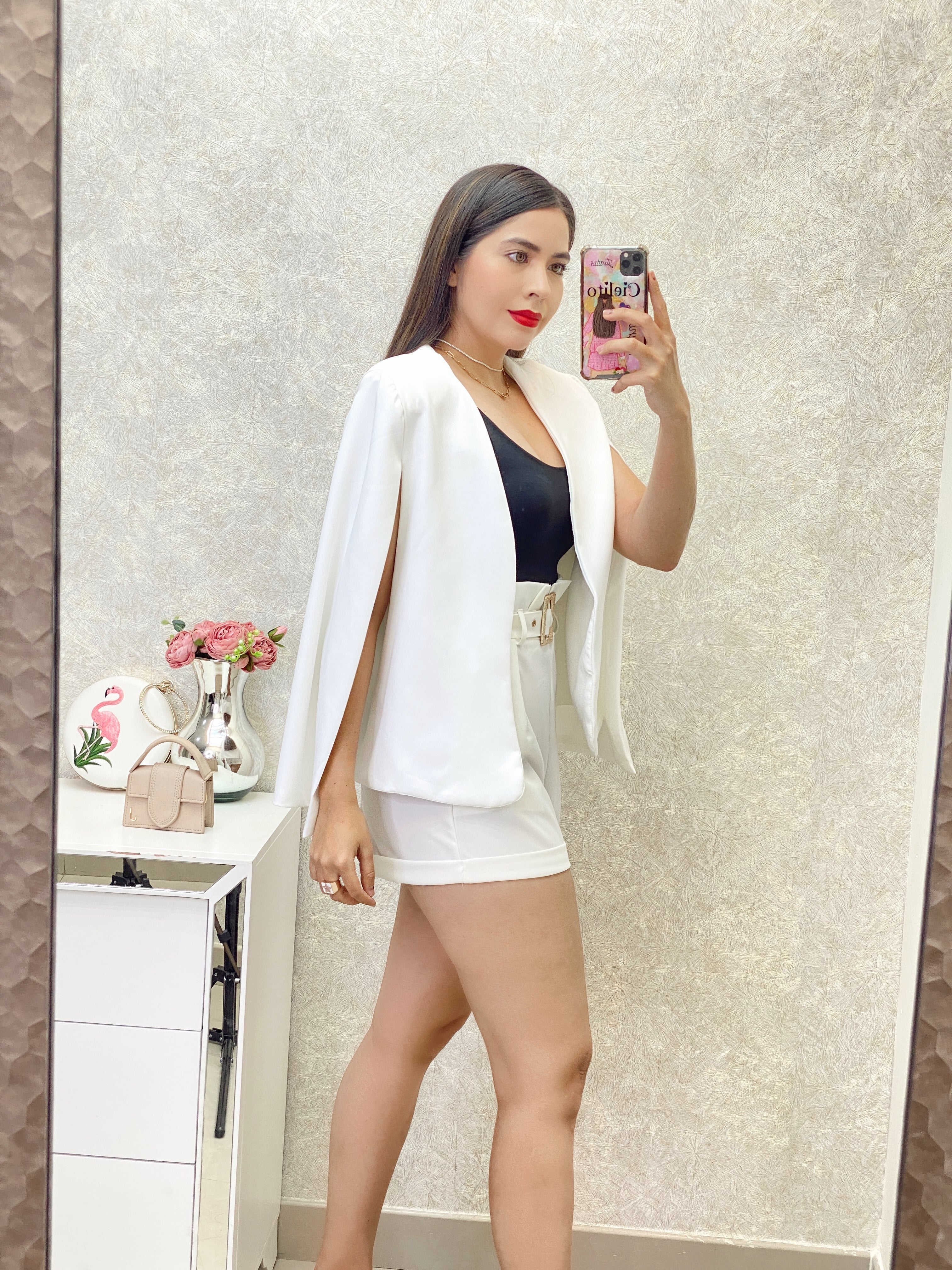 Blazer blanco con capa