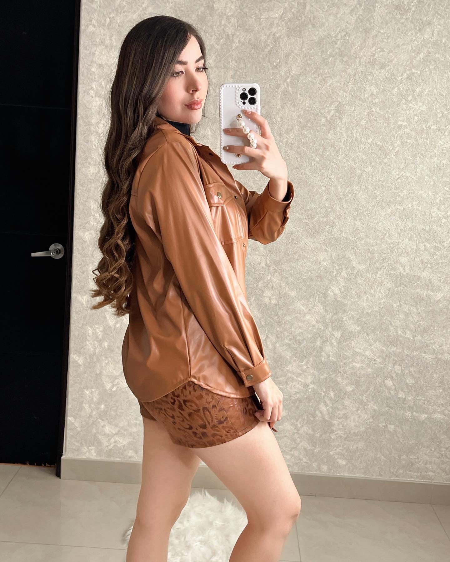 Camisa estilo chaqueta vinipiel café