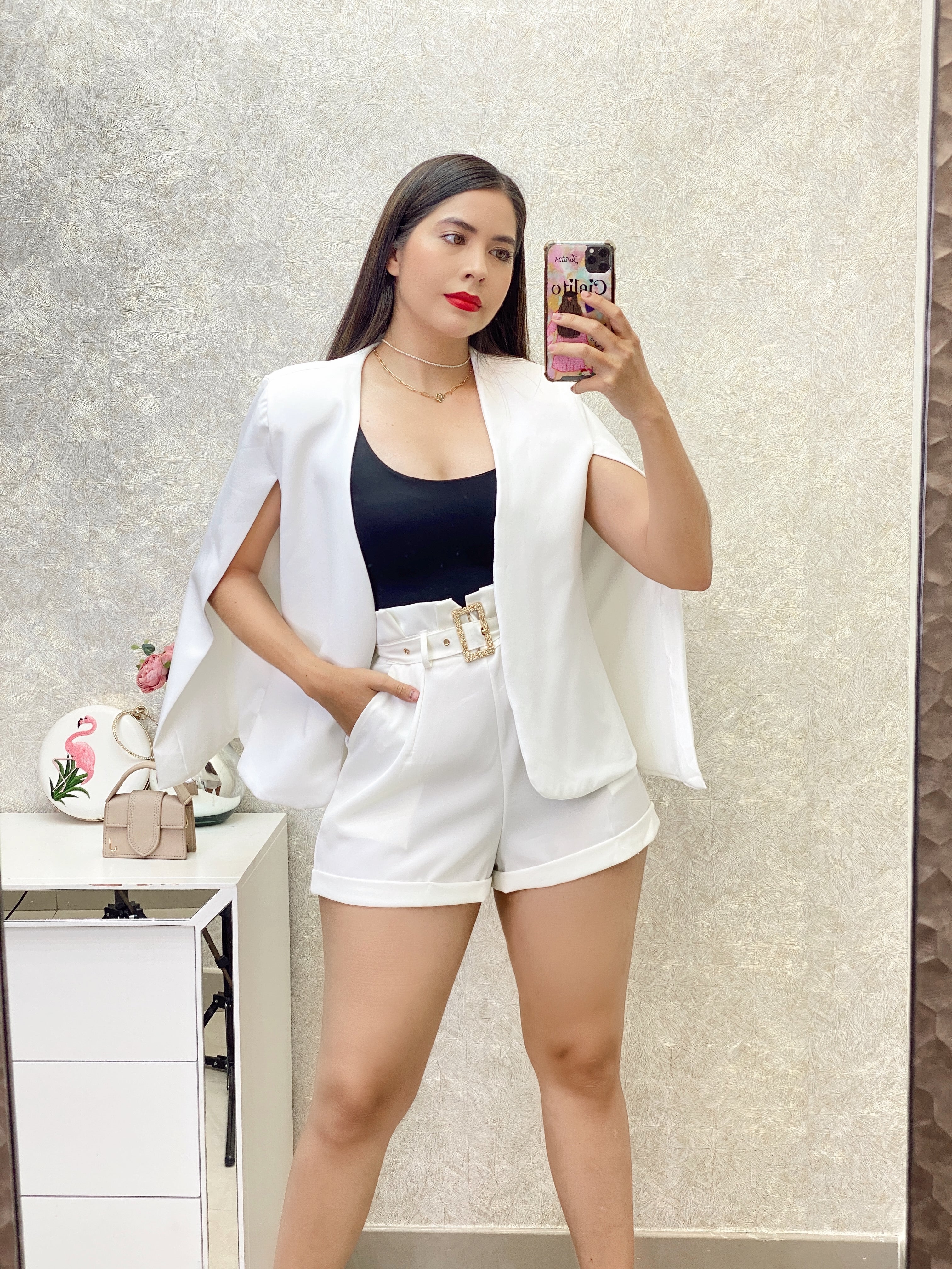 Blazer blanco con capa