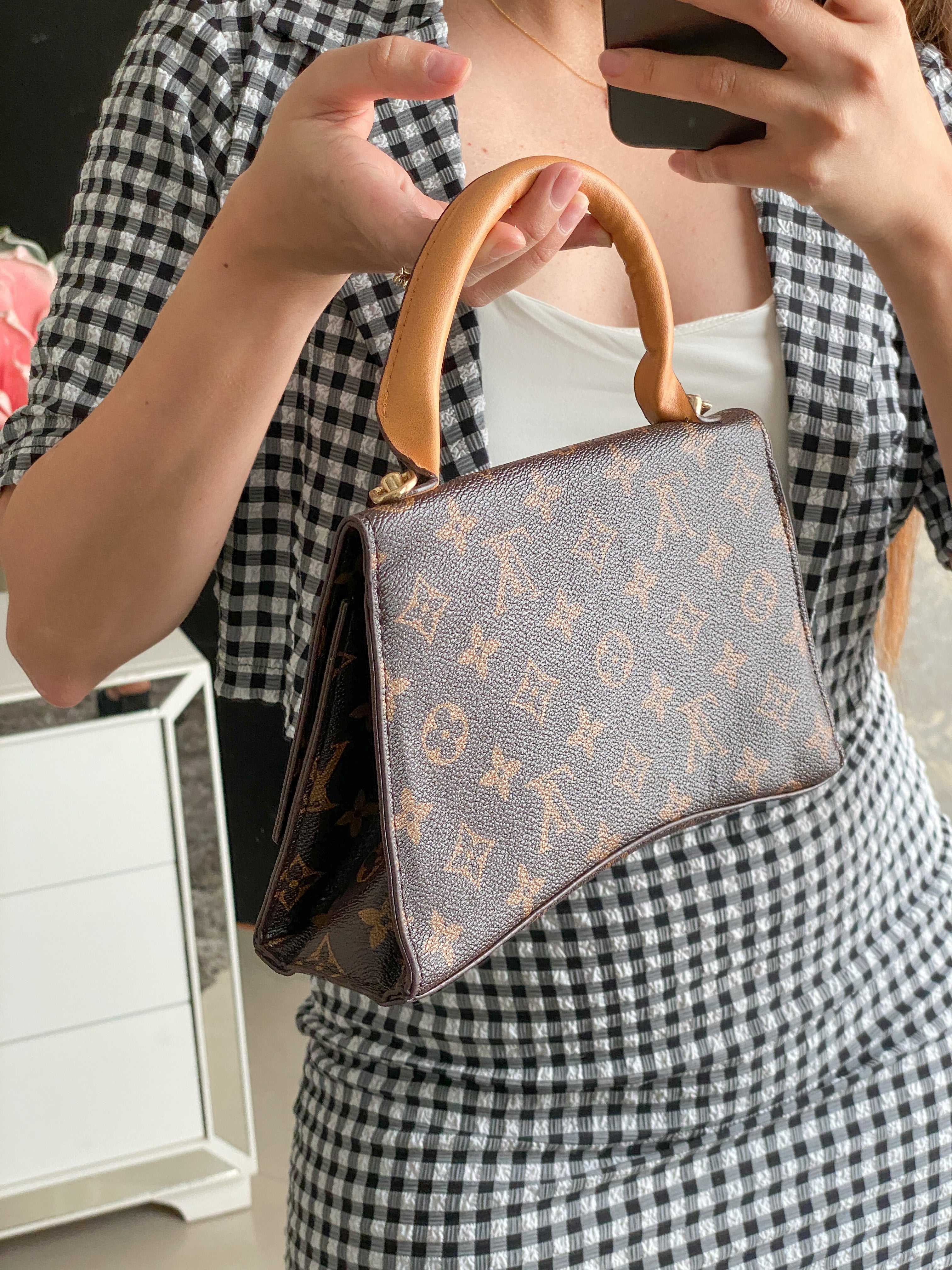 LV CAFÉ