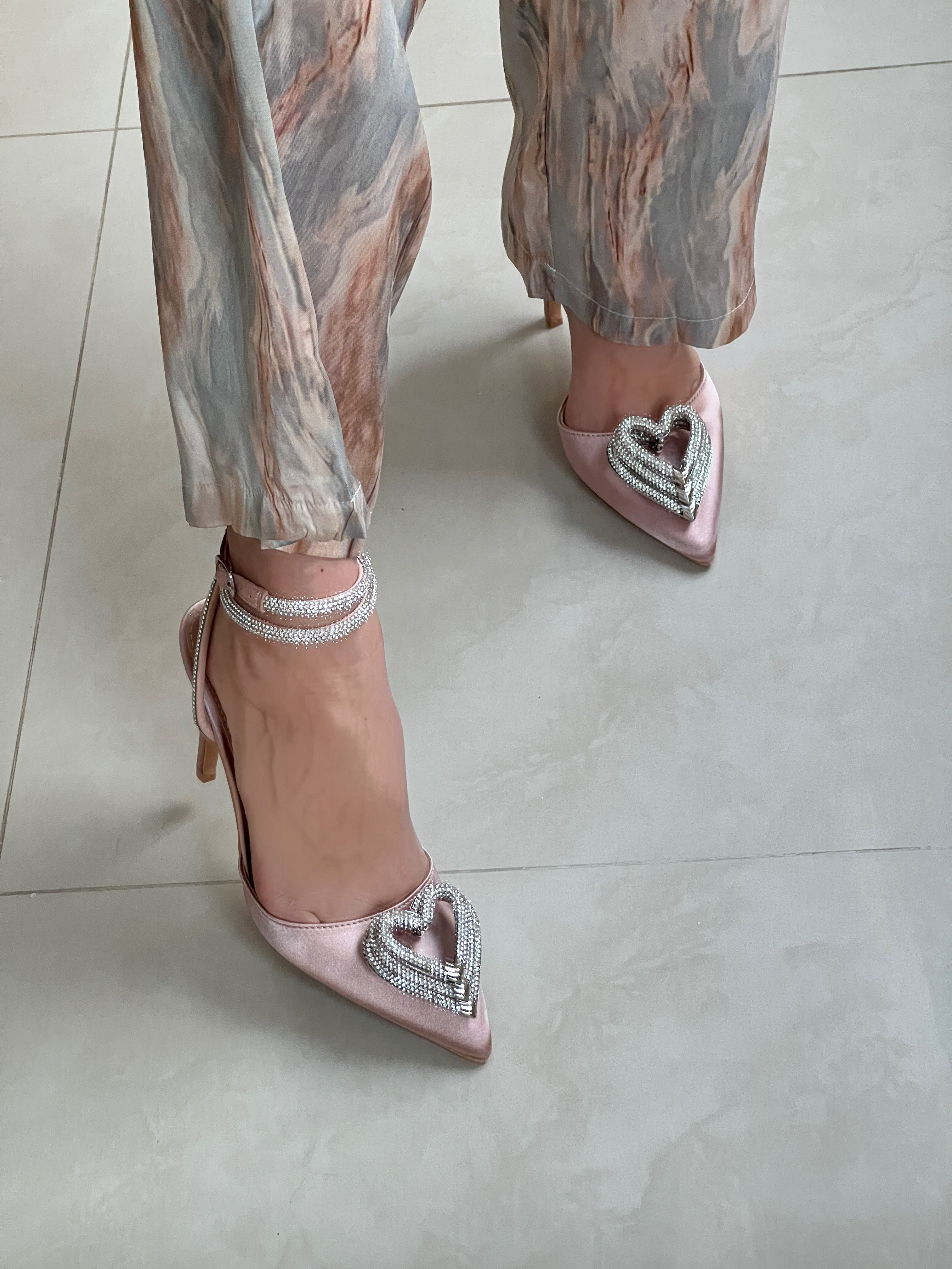 ZAPATILLA MAQUILLAJE CON CORAZÓN 3D