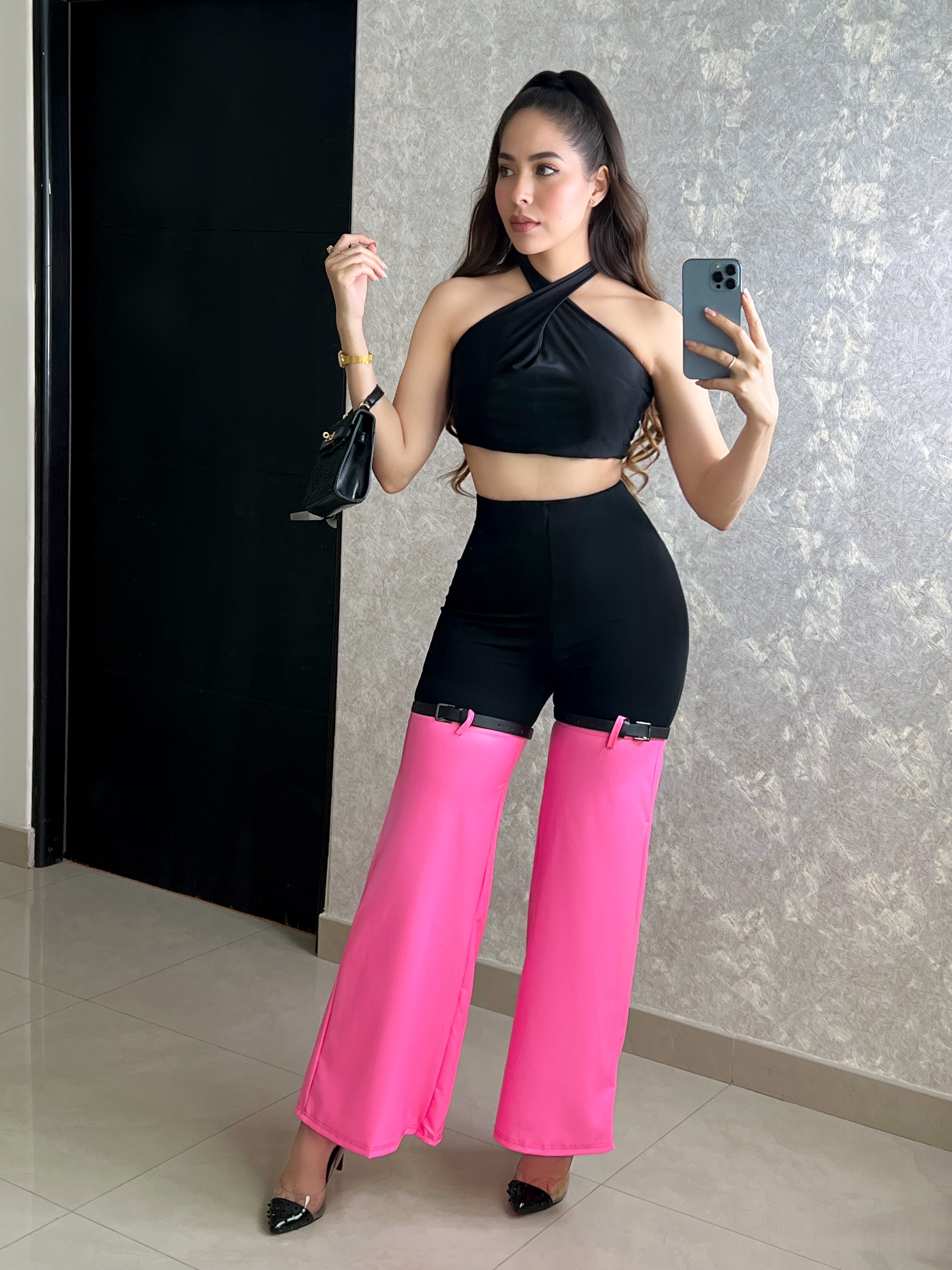 PANTALÓN NEGRO CON VINIPIEL ROSA
