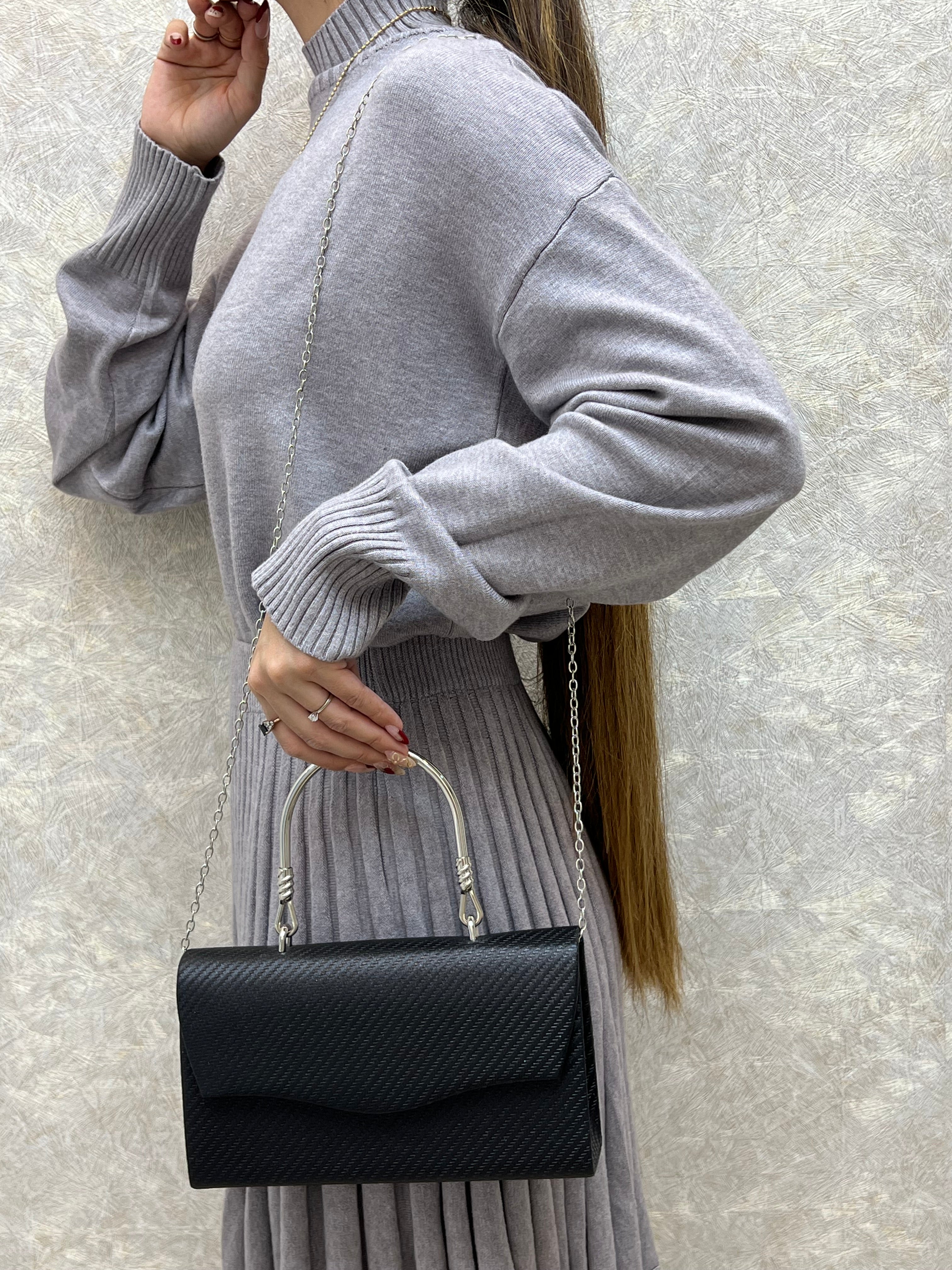 BOLSO NEGRO CON CORREA