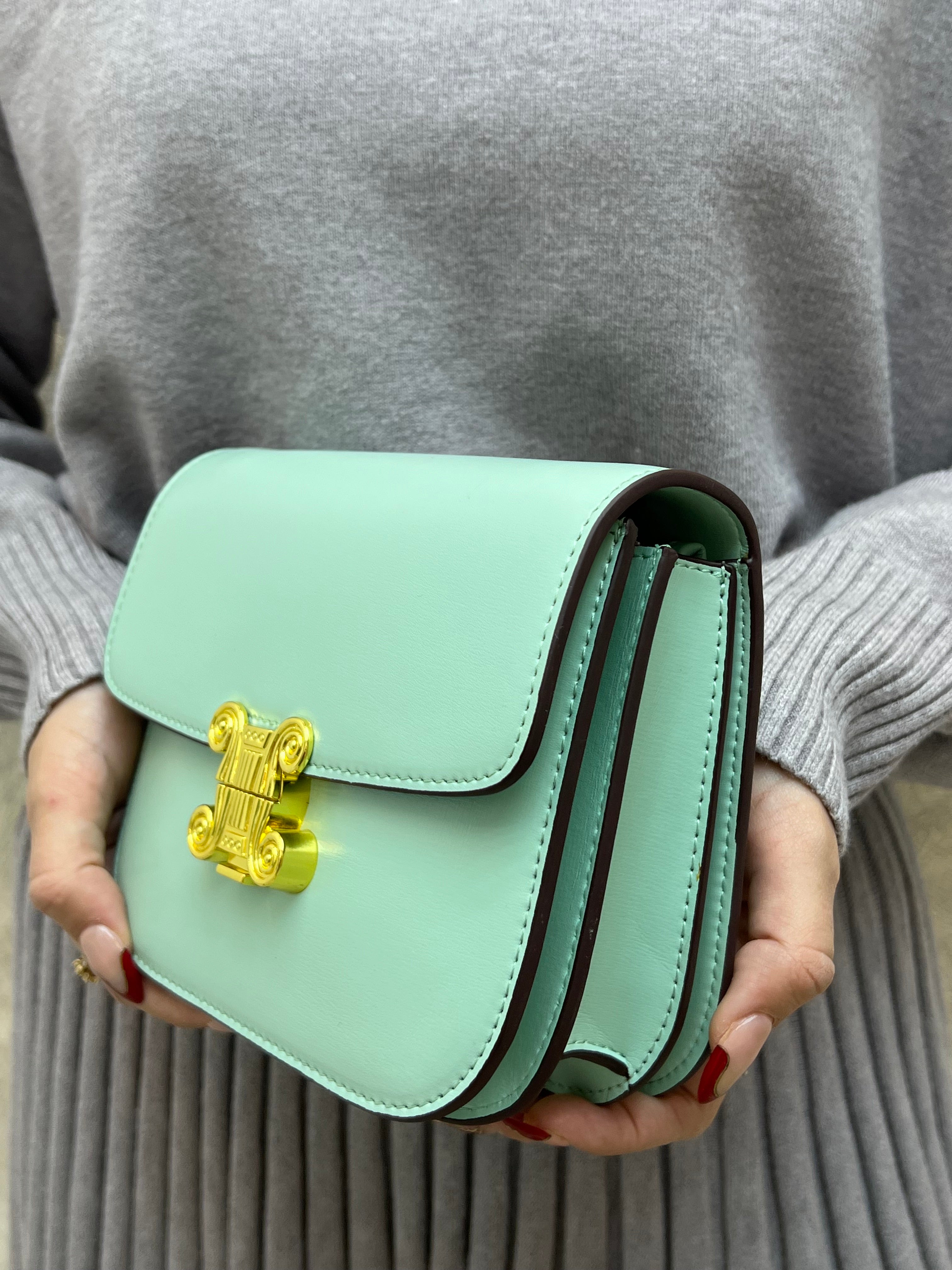 BOLSO AQUA CON CORREA