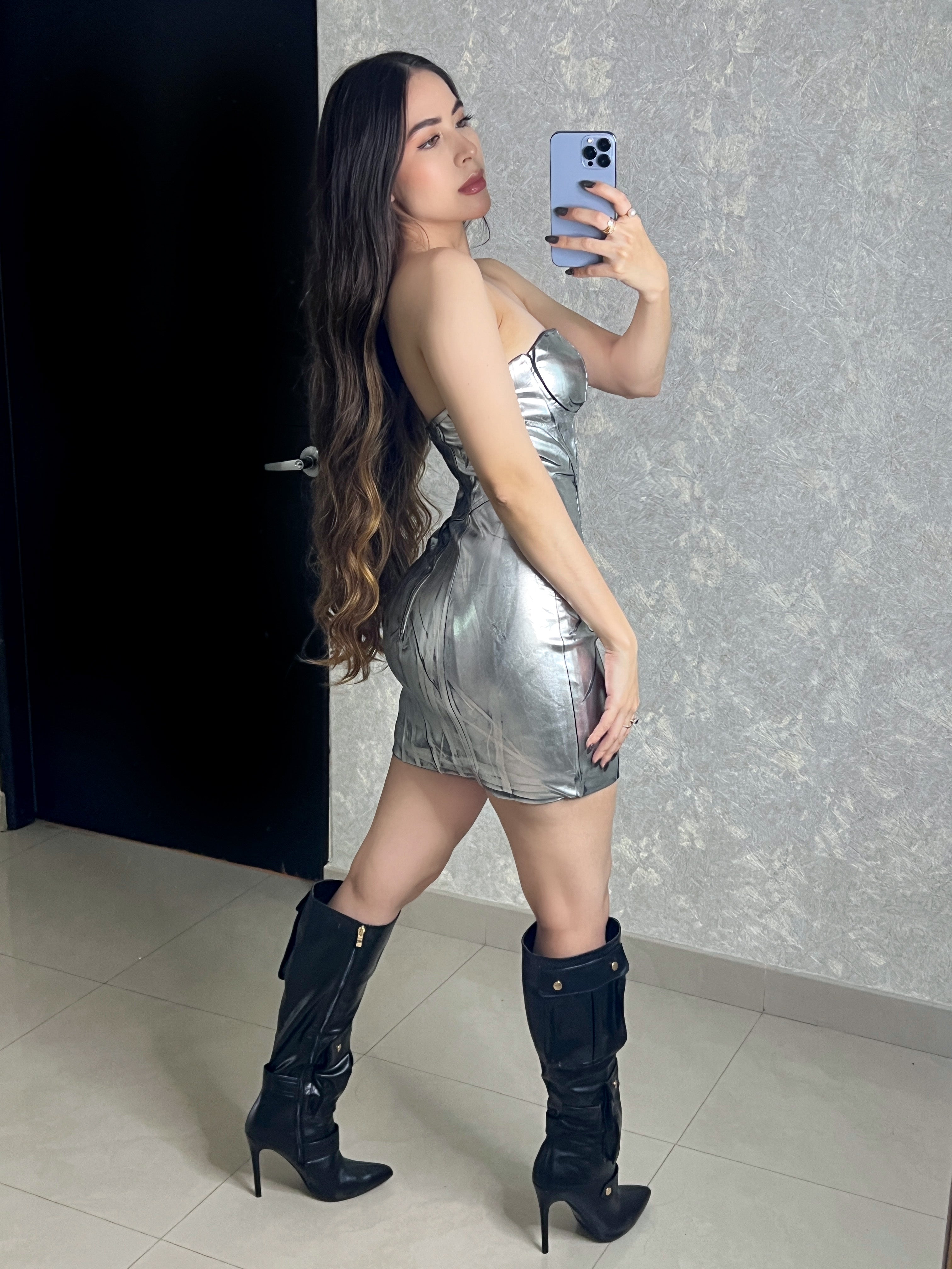 VESTIDO PLATEADO CON GORRO