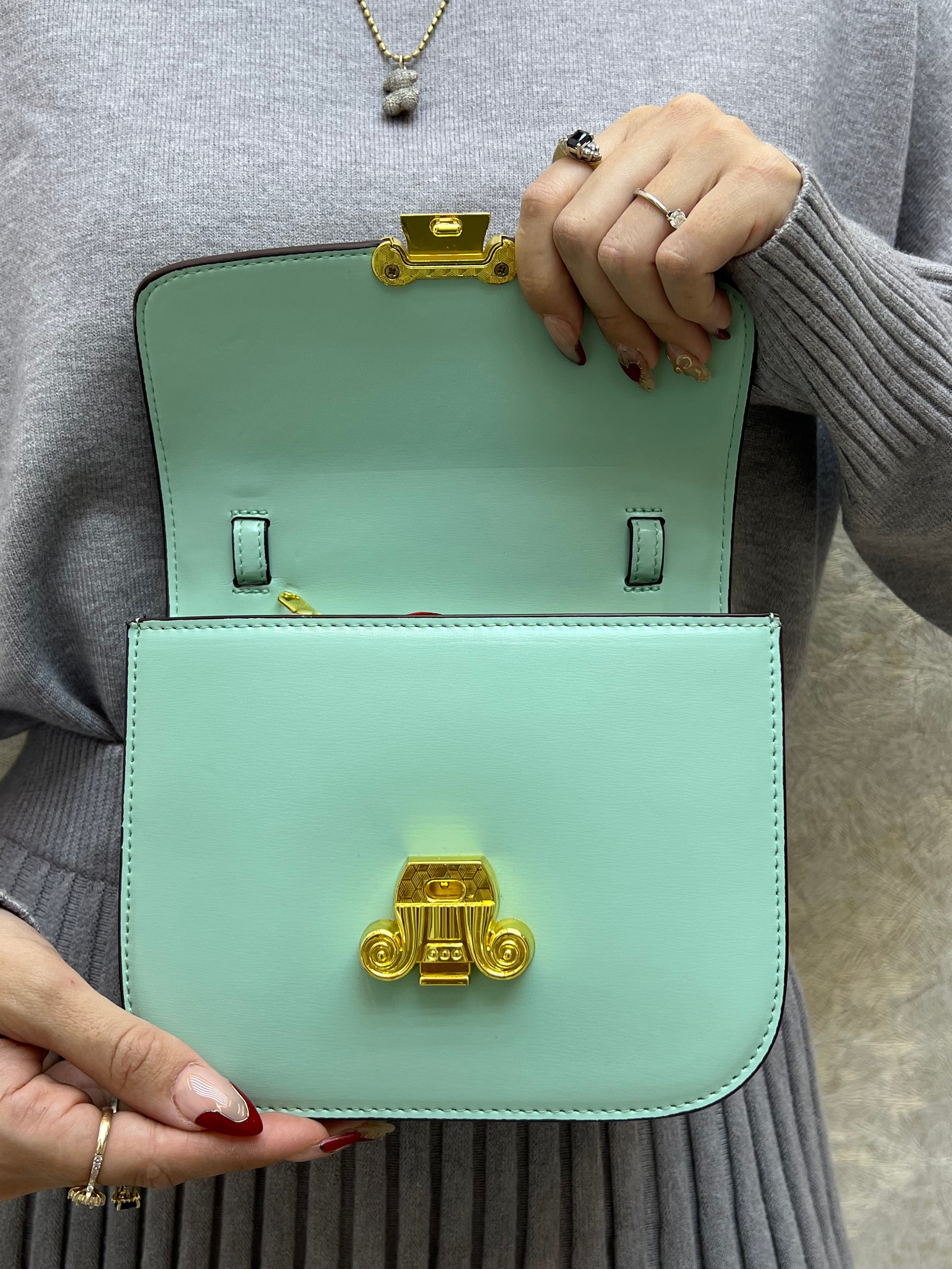 BOLSO AQUA CON CORREA