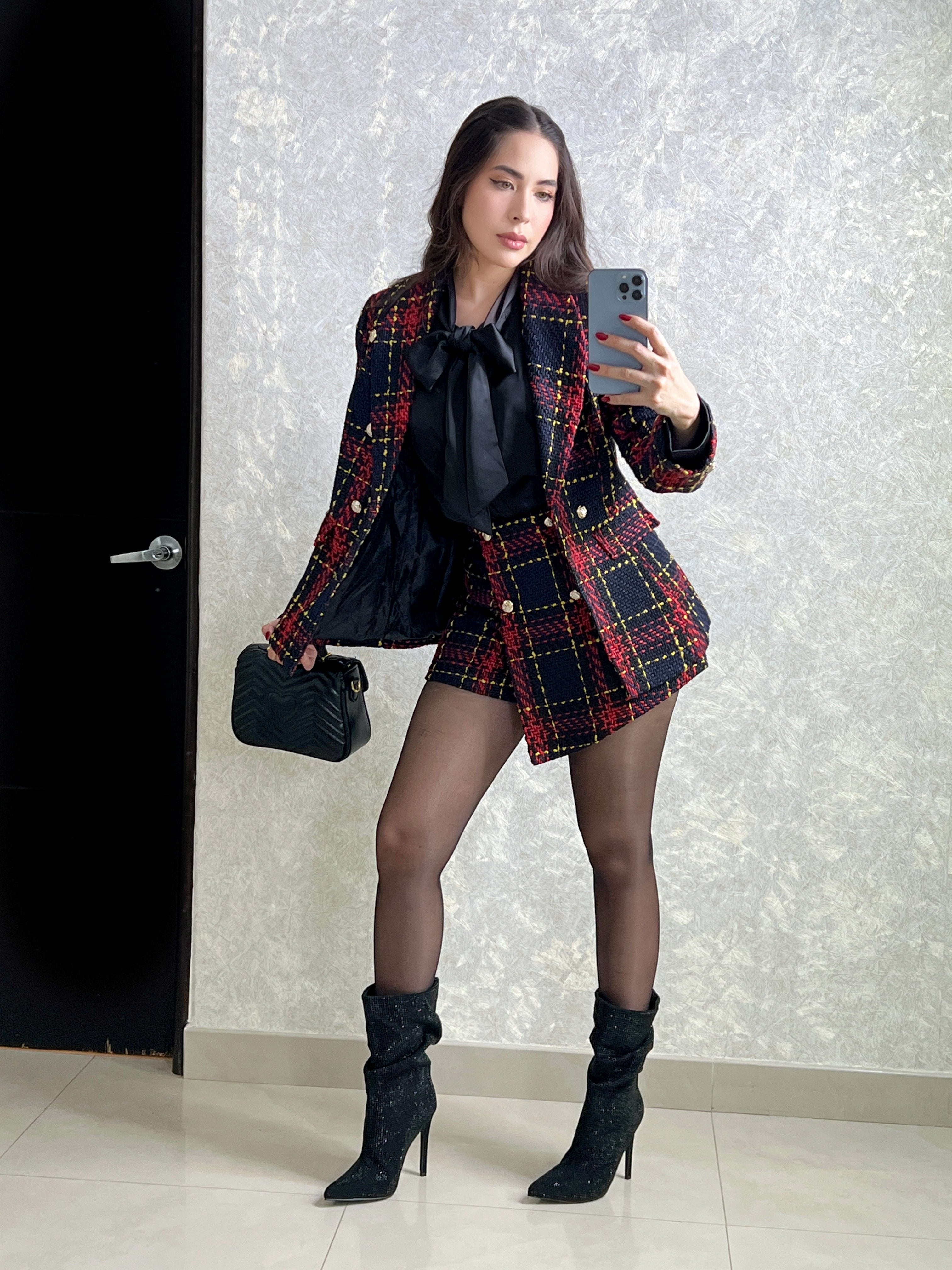 BOTAS NEGRAS CON PEDRERÍA BRILLANTE