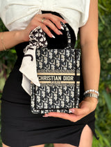 VESTIDO NEGRO CON MOÑO