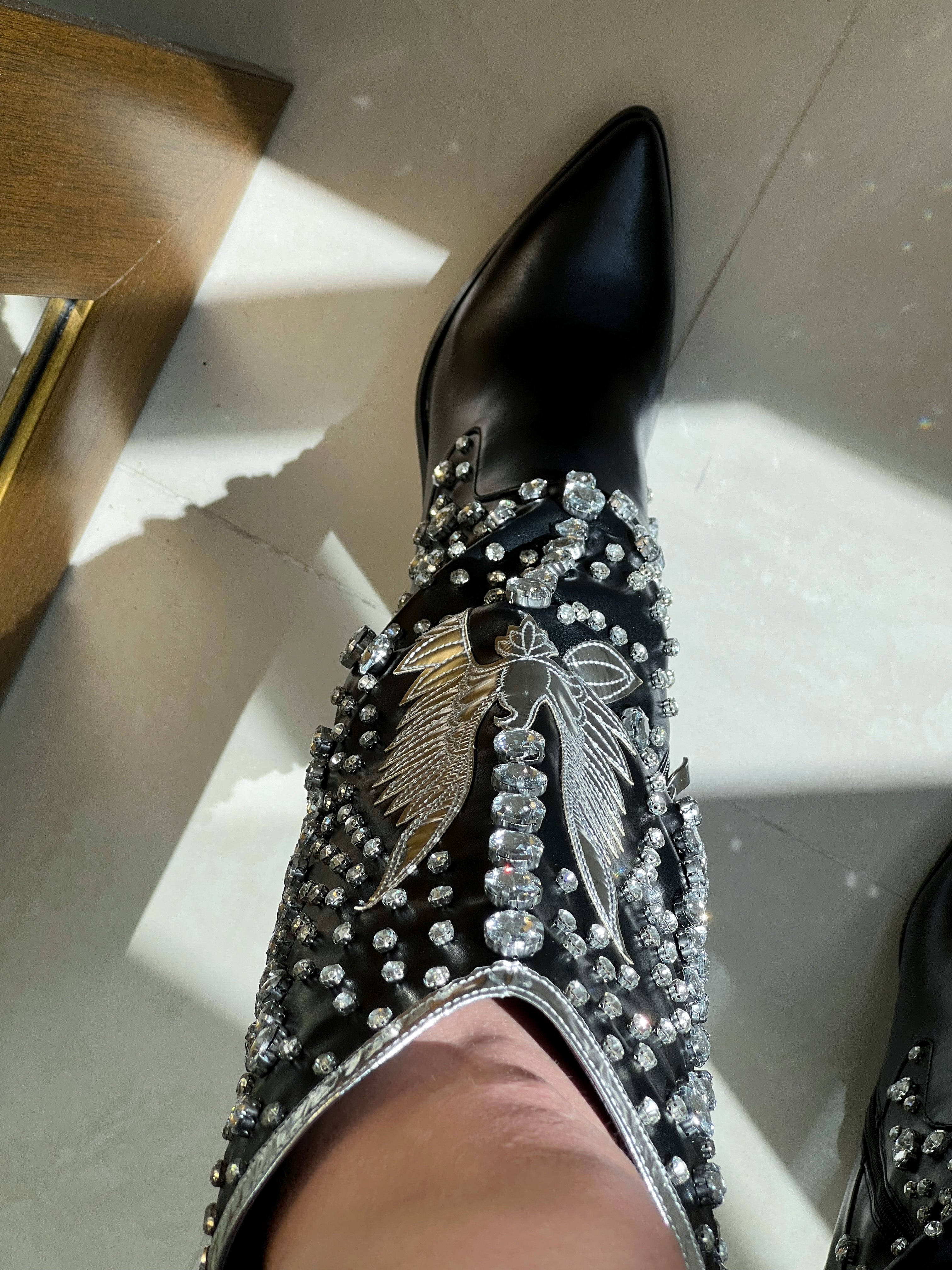 BOTAS COWBOY NEGRAS CON PEDRERÍA