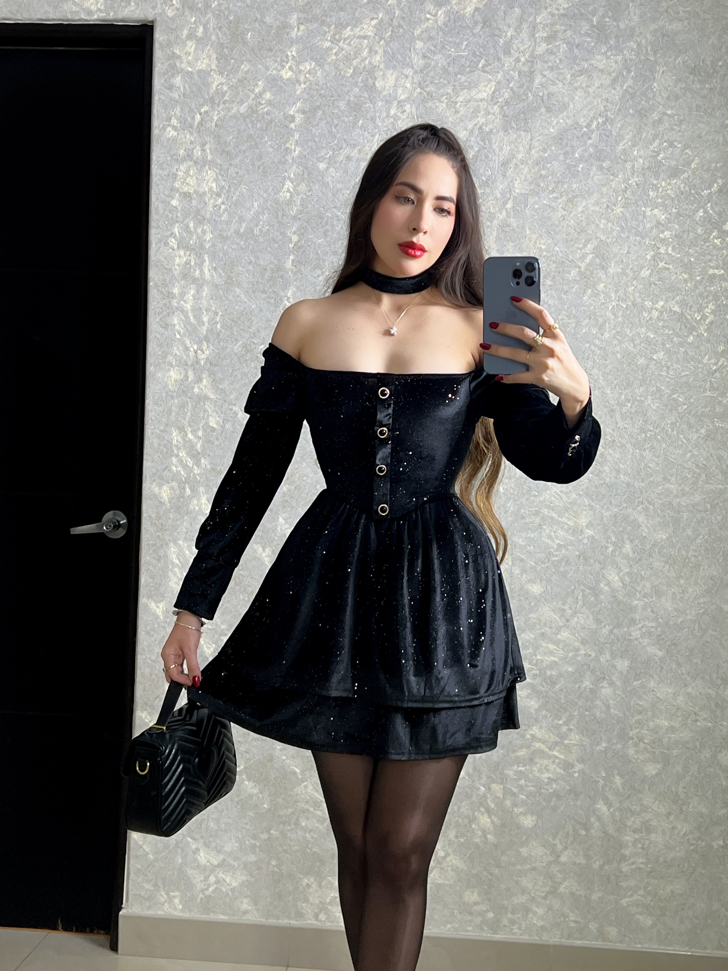 VESTIDO NEGRO CON DESTELLOS