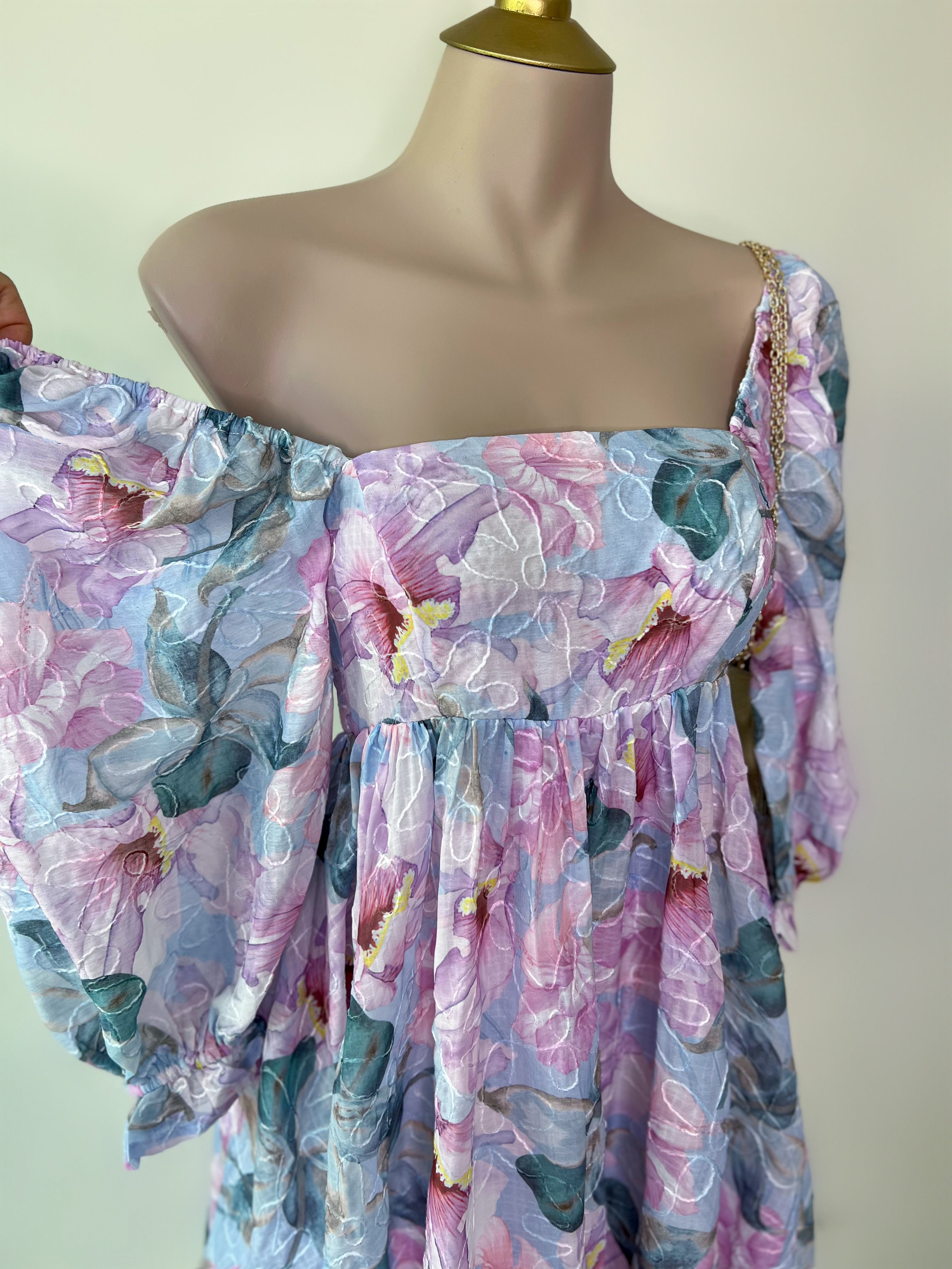 VESTIDO FLORAL CON TOQUE BORDADO