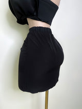 FALDA NEGRA CORTA CON ABERTURA