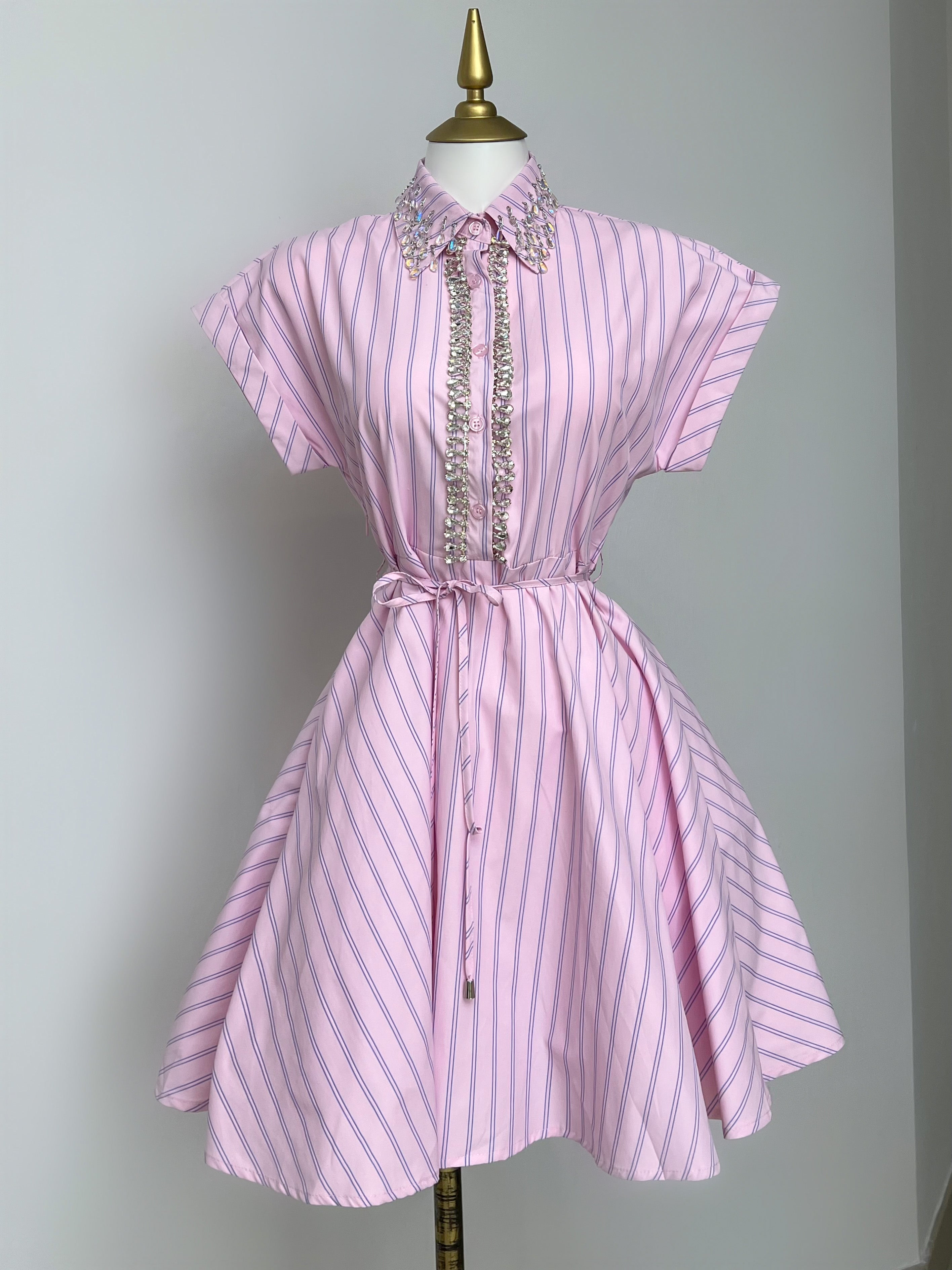 VESTIDO ROSA CON PEDRERÍA