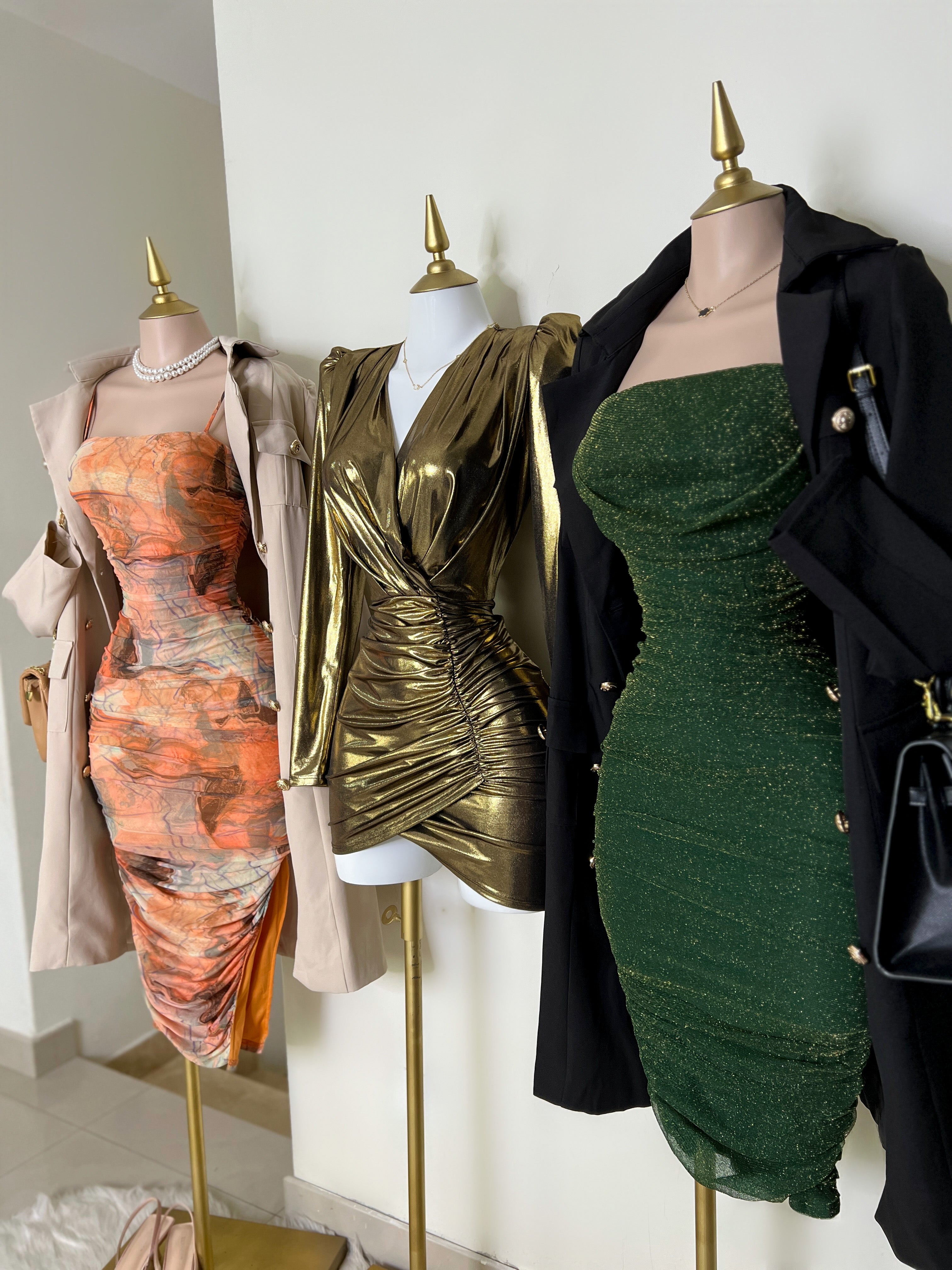 GABARDINA BEIGE CON BOTÓN