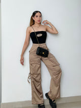 PANTALÓN CARGO SATINADO TIRO ALTO