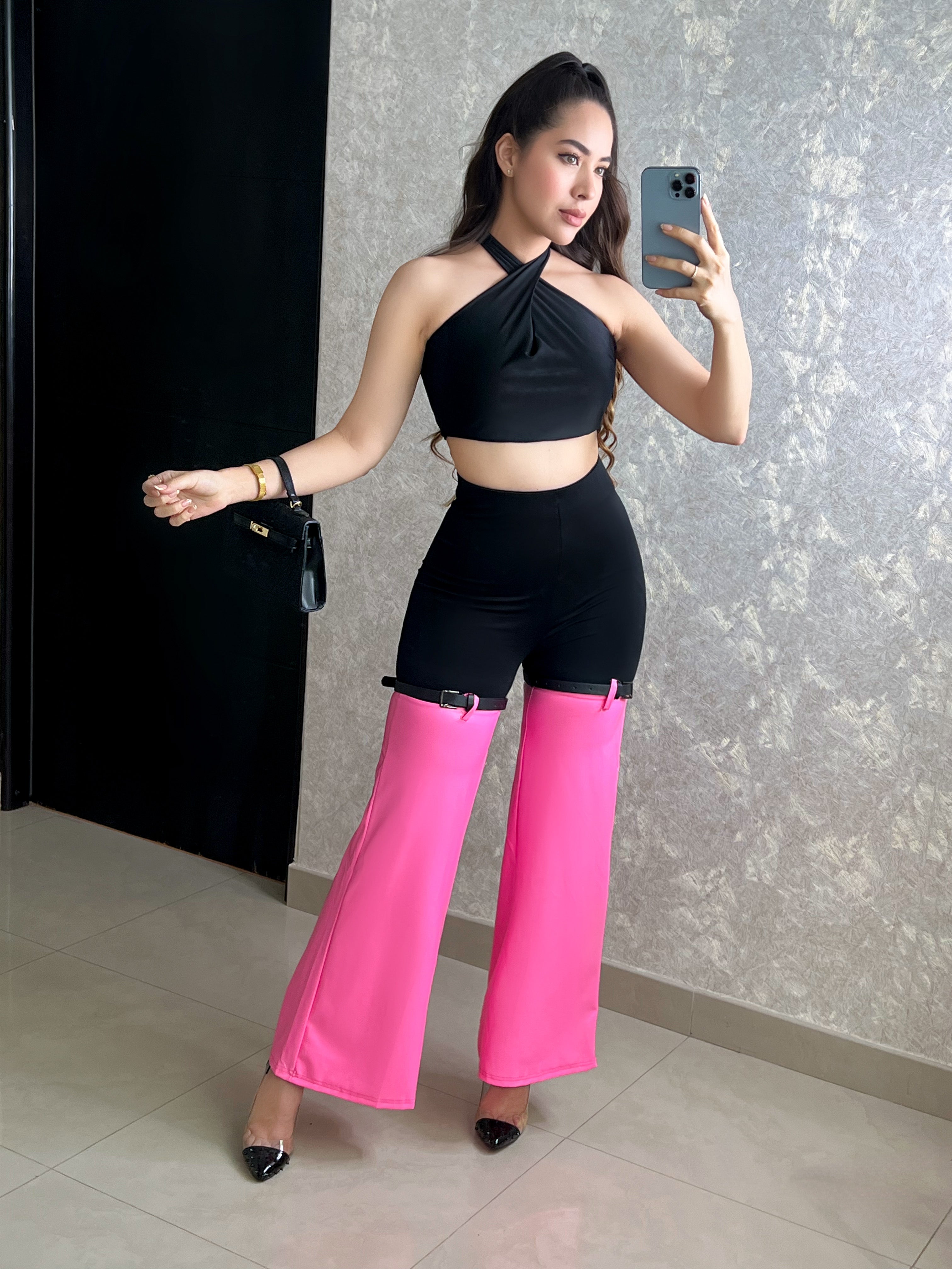 PANTALÓN NEGRO CON VINIPIEL ROSA