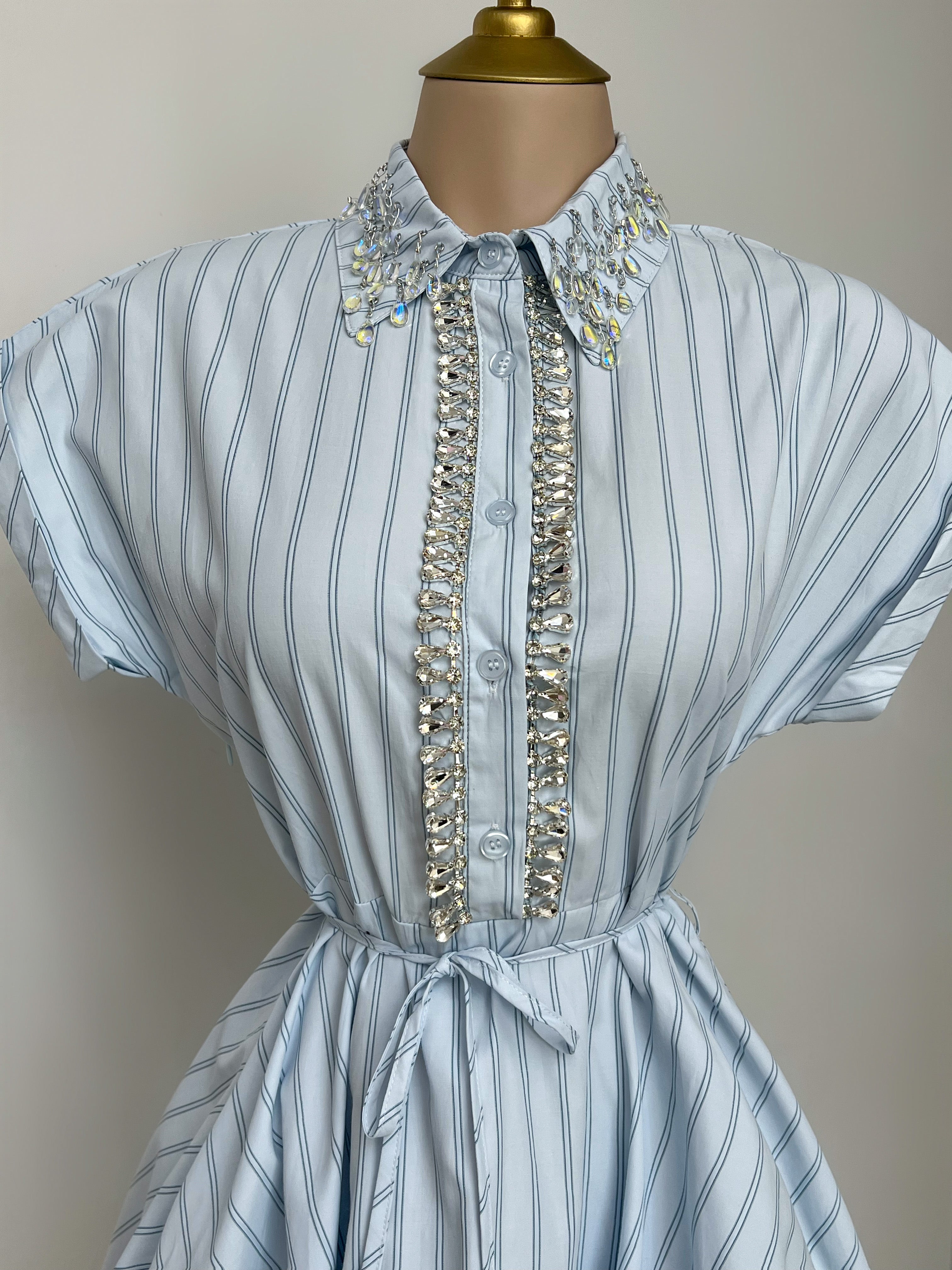 VESTIDO AZUL CON PEDRERÍA