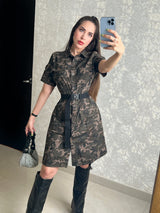 VESTIDO ESTAMPADO MILITAR CON CINTURÓN