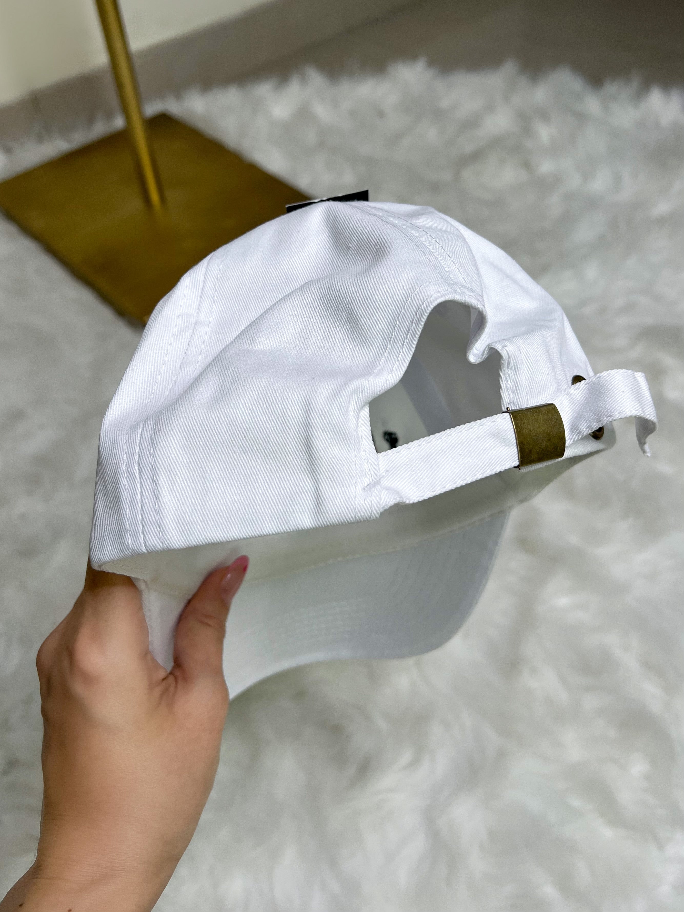 GORRA BLANCA LA