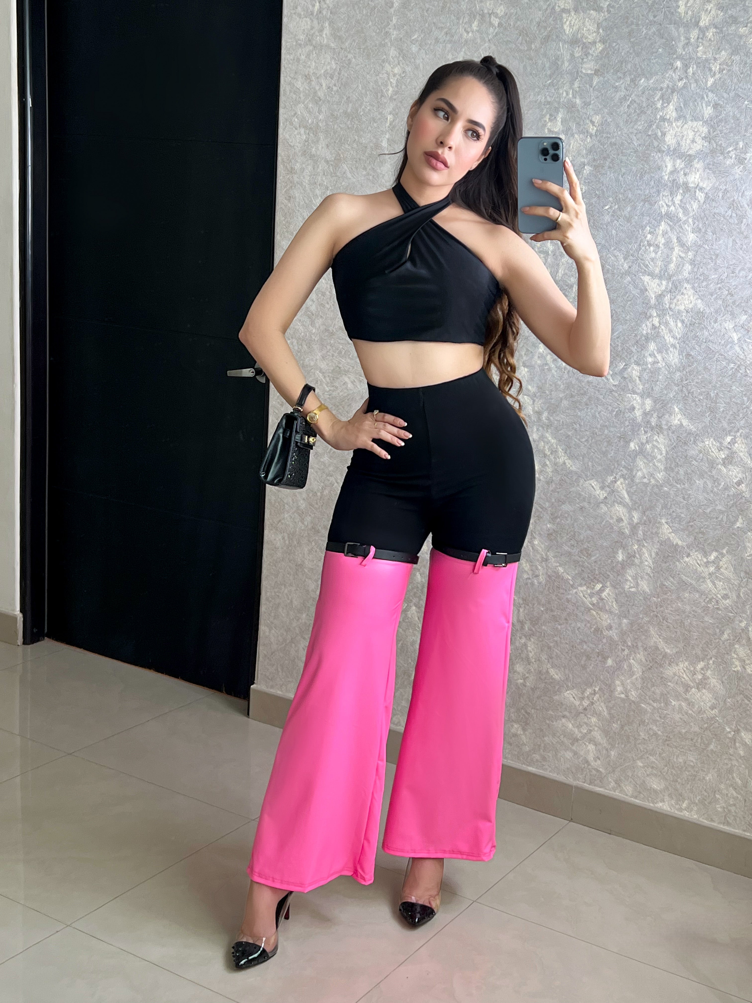 PANTALÓN NEGRO CON VINIPIEL ROSA