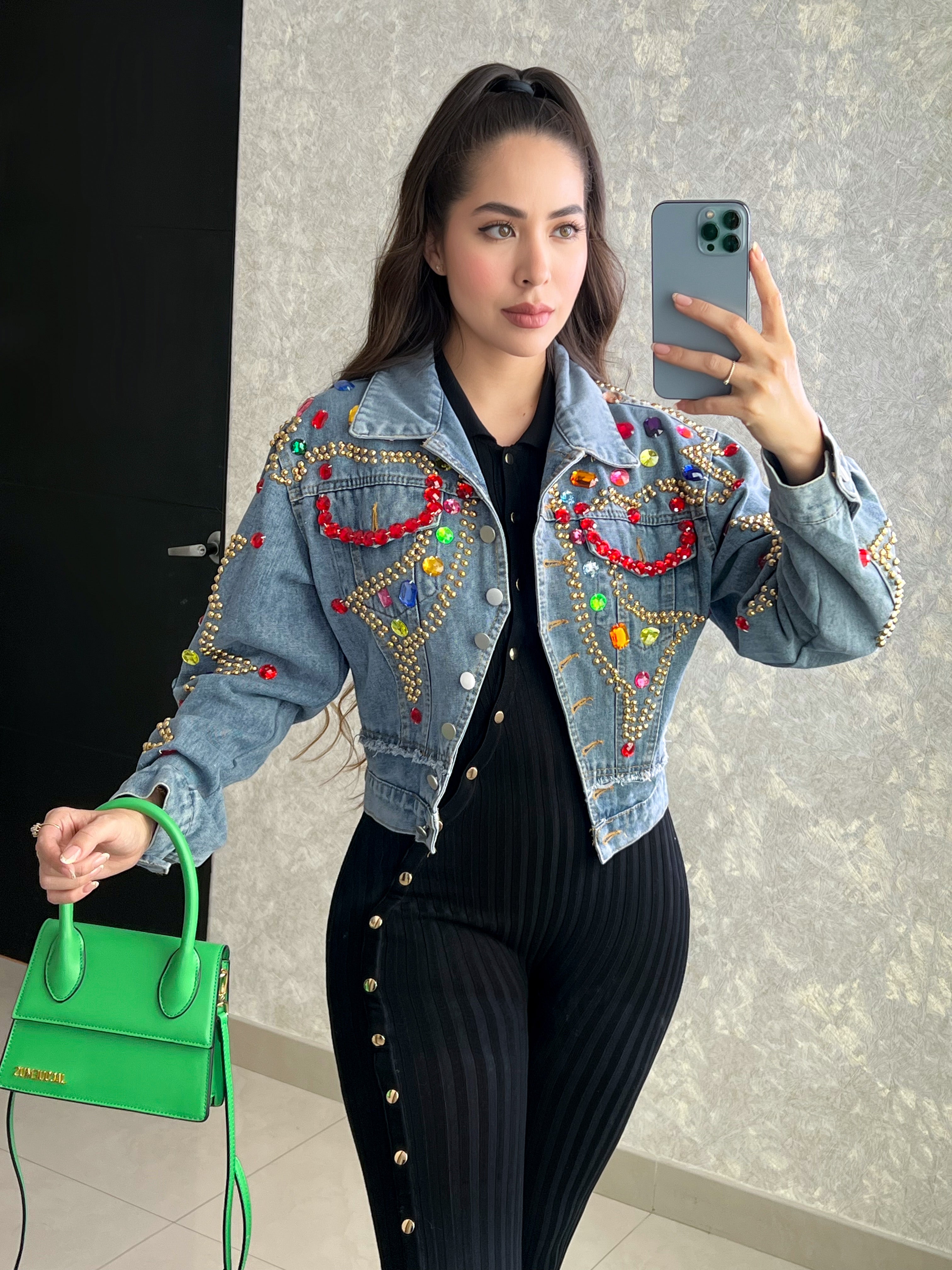 CHAQUETA CON PEDRERÍA