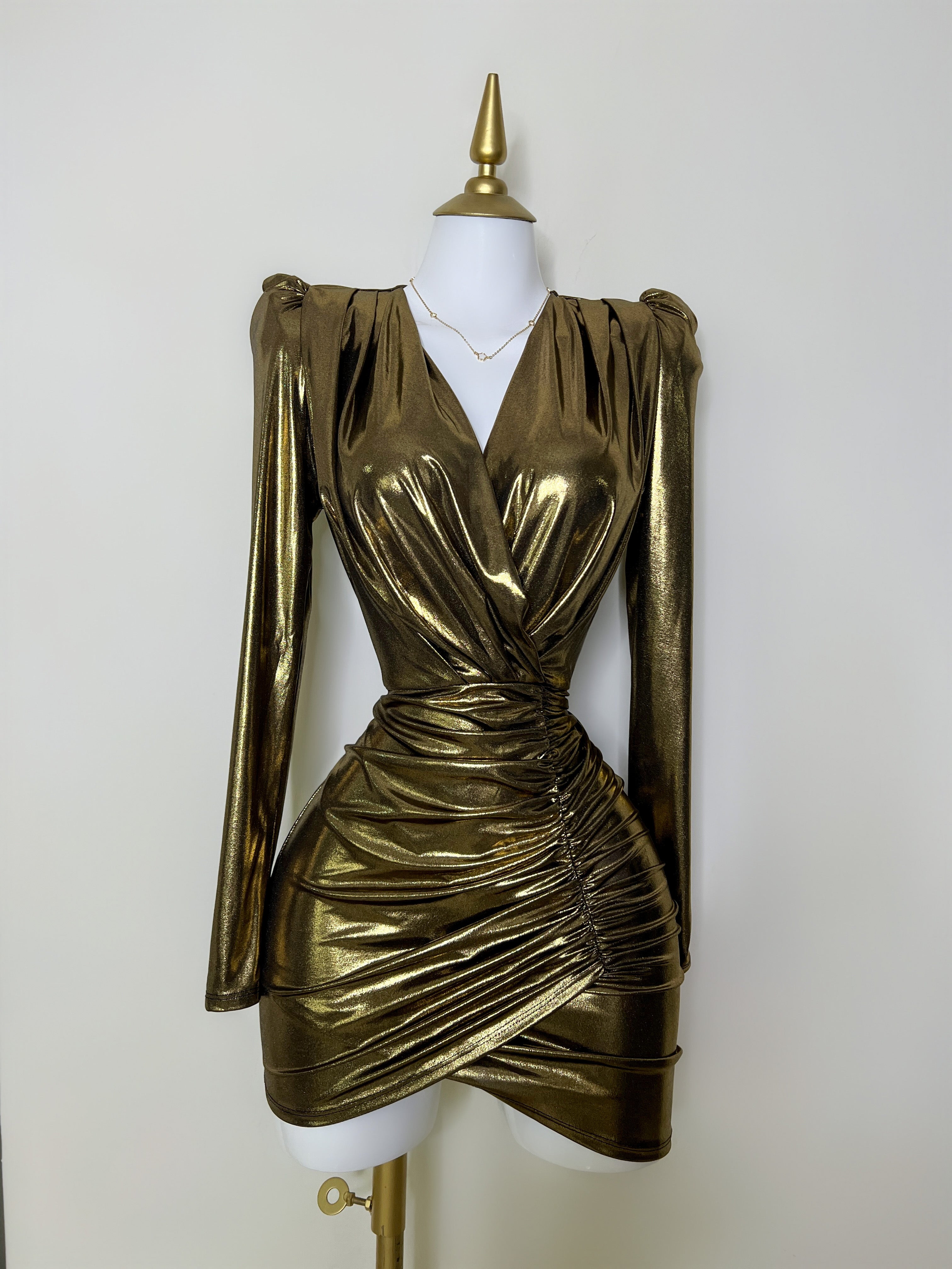 VESTIDO METÁLICO DORADO