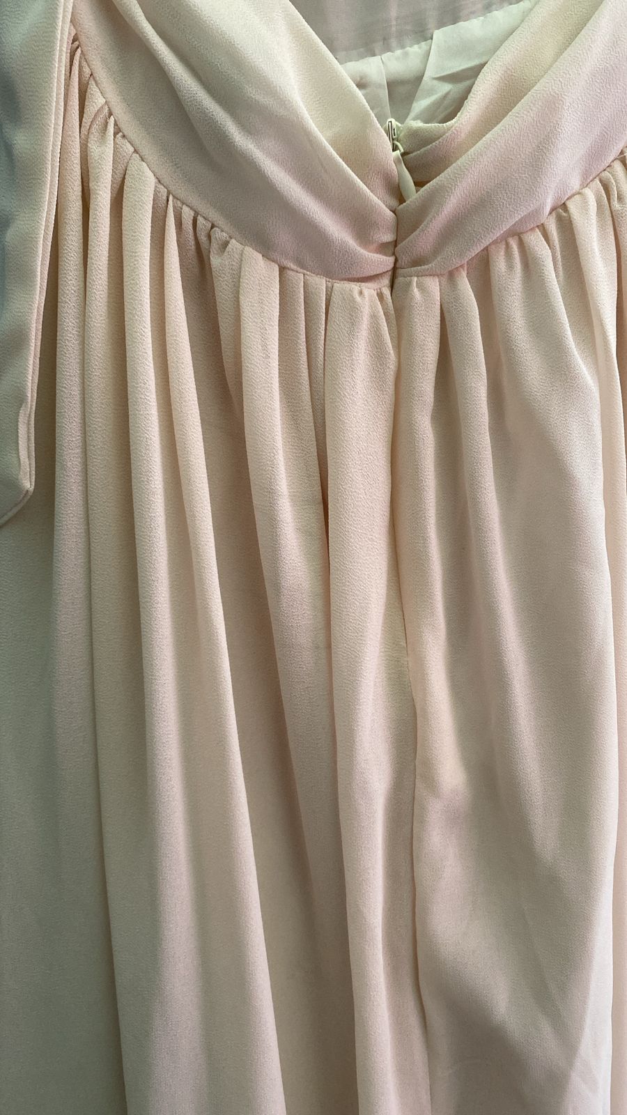 VESTIDO YESSENIA (detalle en la parte atrás junto al cierre)