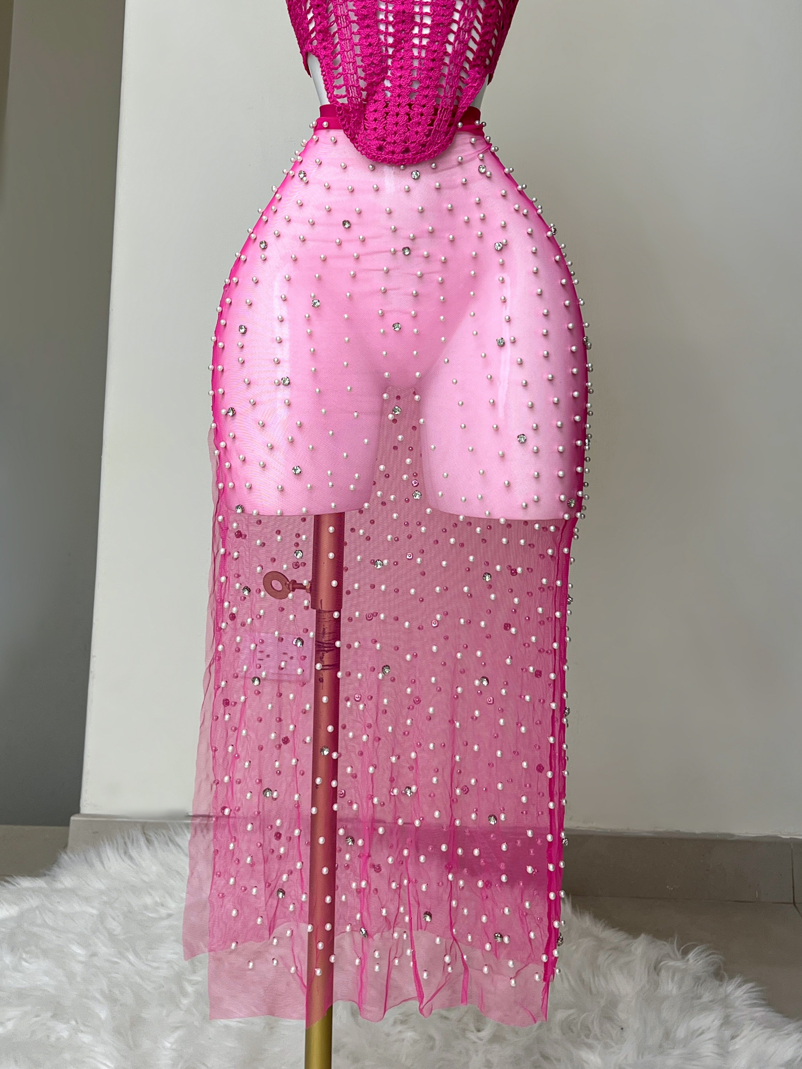 FALDA ROSA DE PERLAS Y PIEDRAS