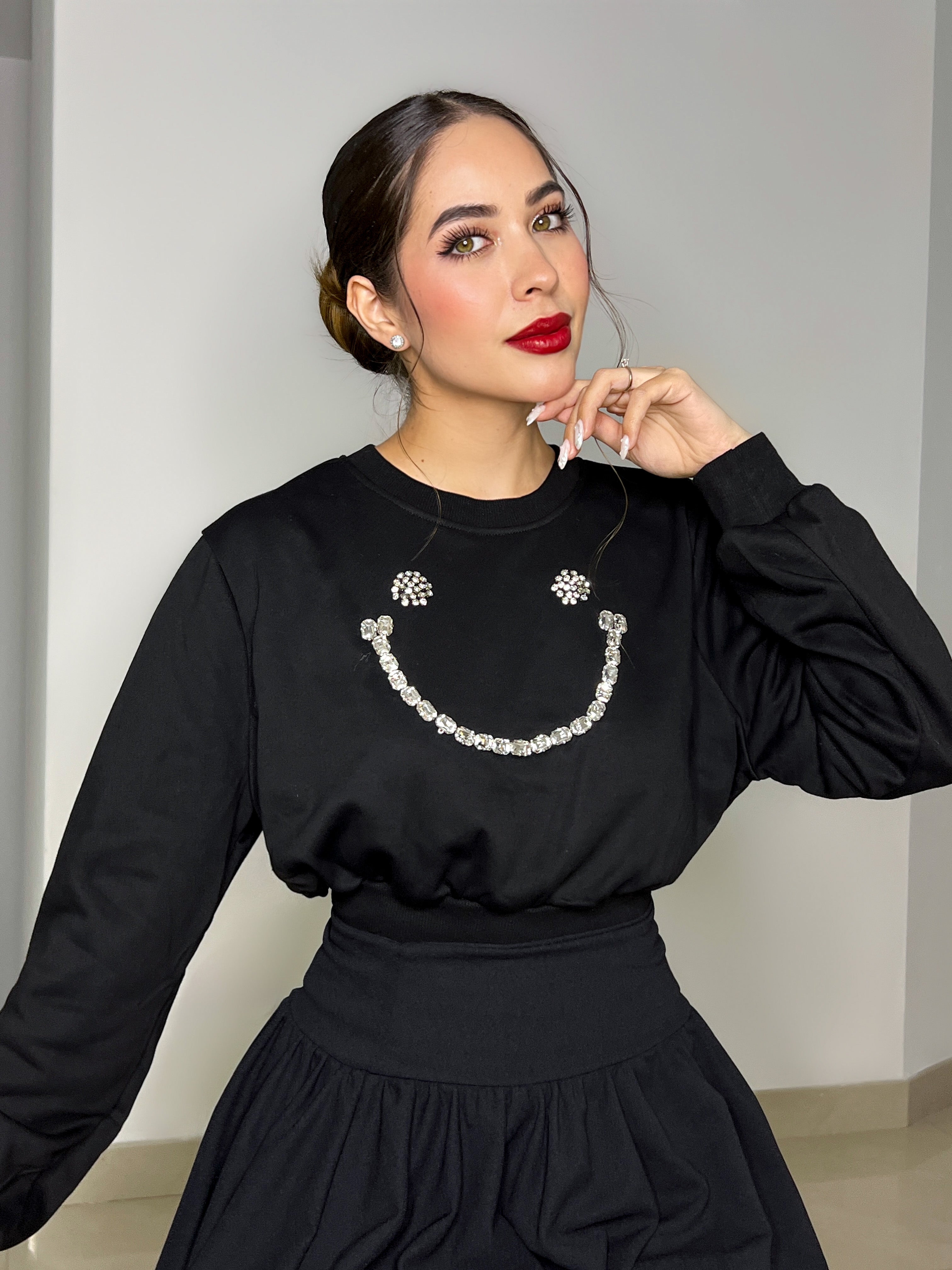 SUETER NEGRO CON PEDRERÍA