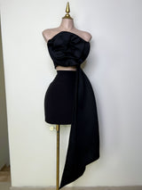 FALDA NEGRA CORTA CON ABERTURA