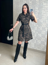 VESTIDO ESTAMPADO MILITAR CON CINTURÓN