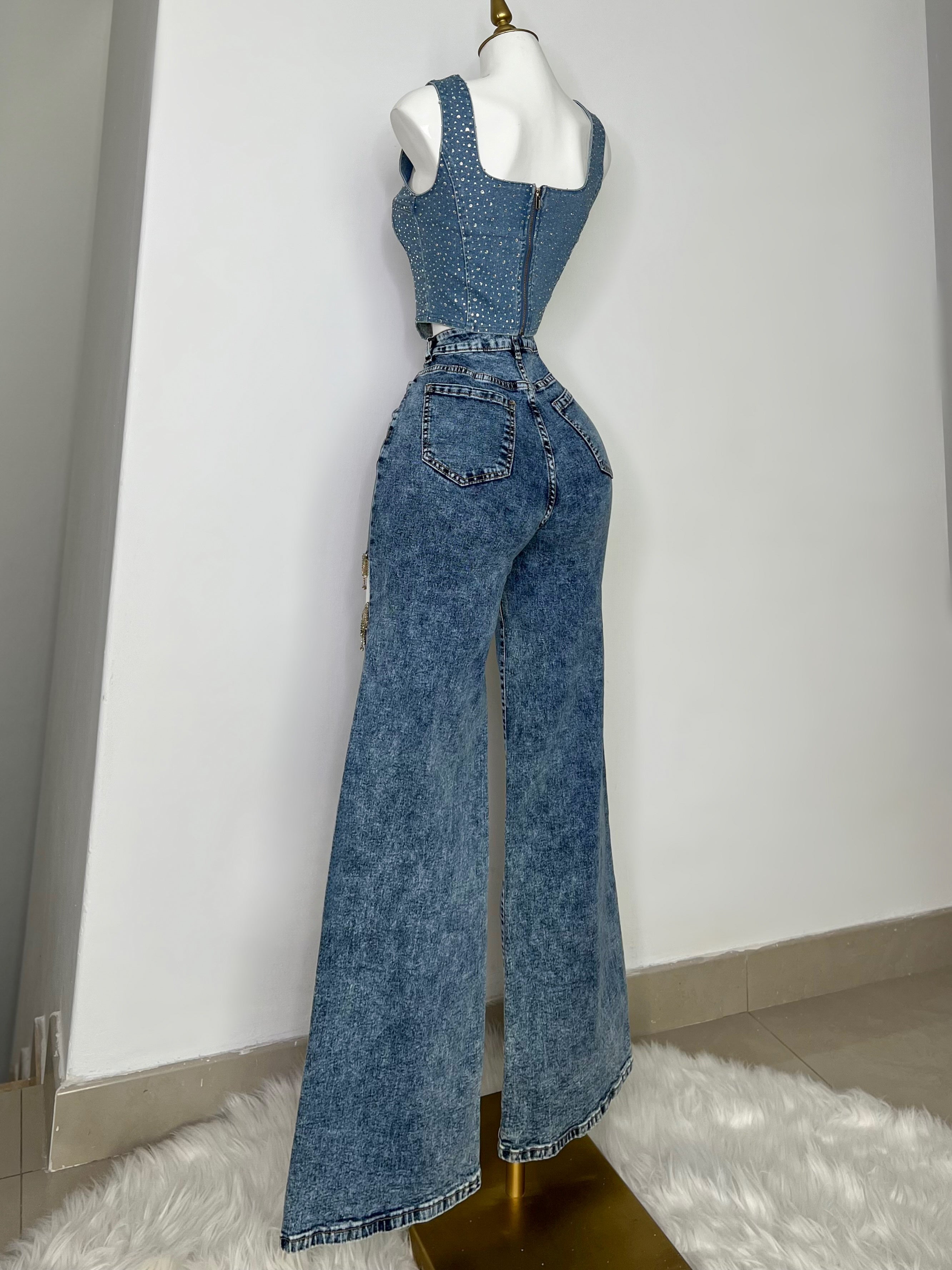 PANTALÓN DENIM CON PEDRERÍA