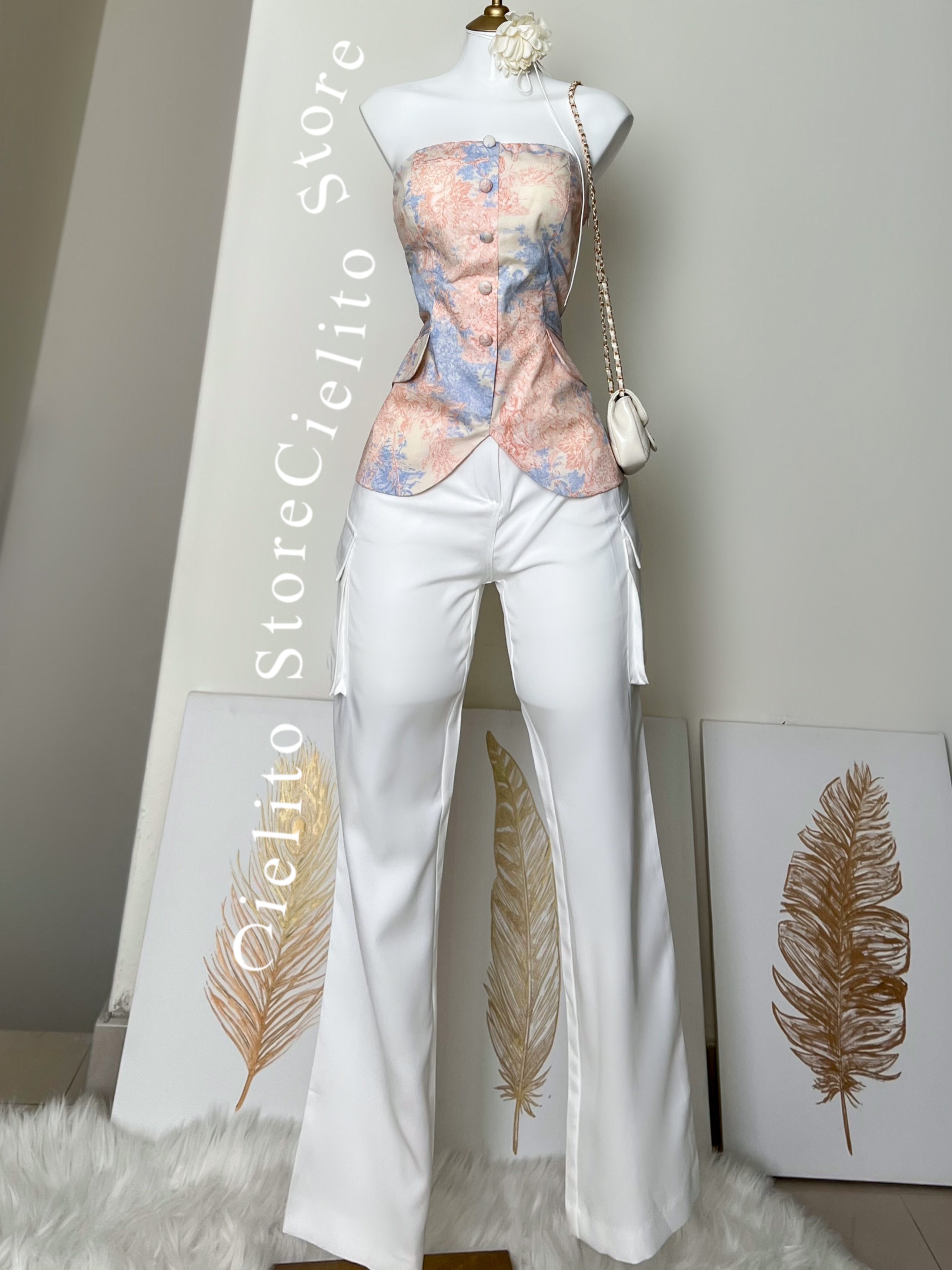 PANTALÓN BLANCO DE PINZAS Y BOLSAS