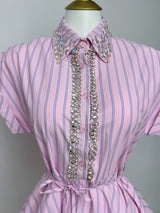 VESTIDO ROSA CON PEDRERÍA