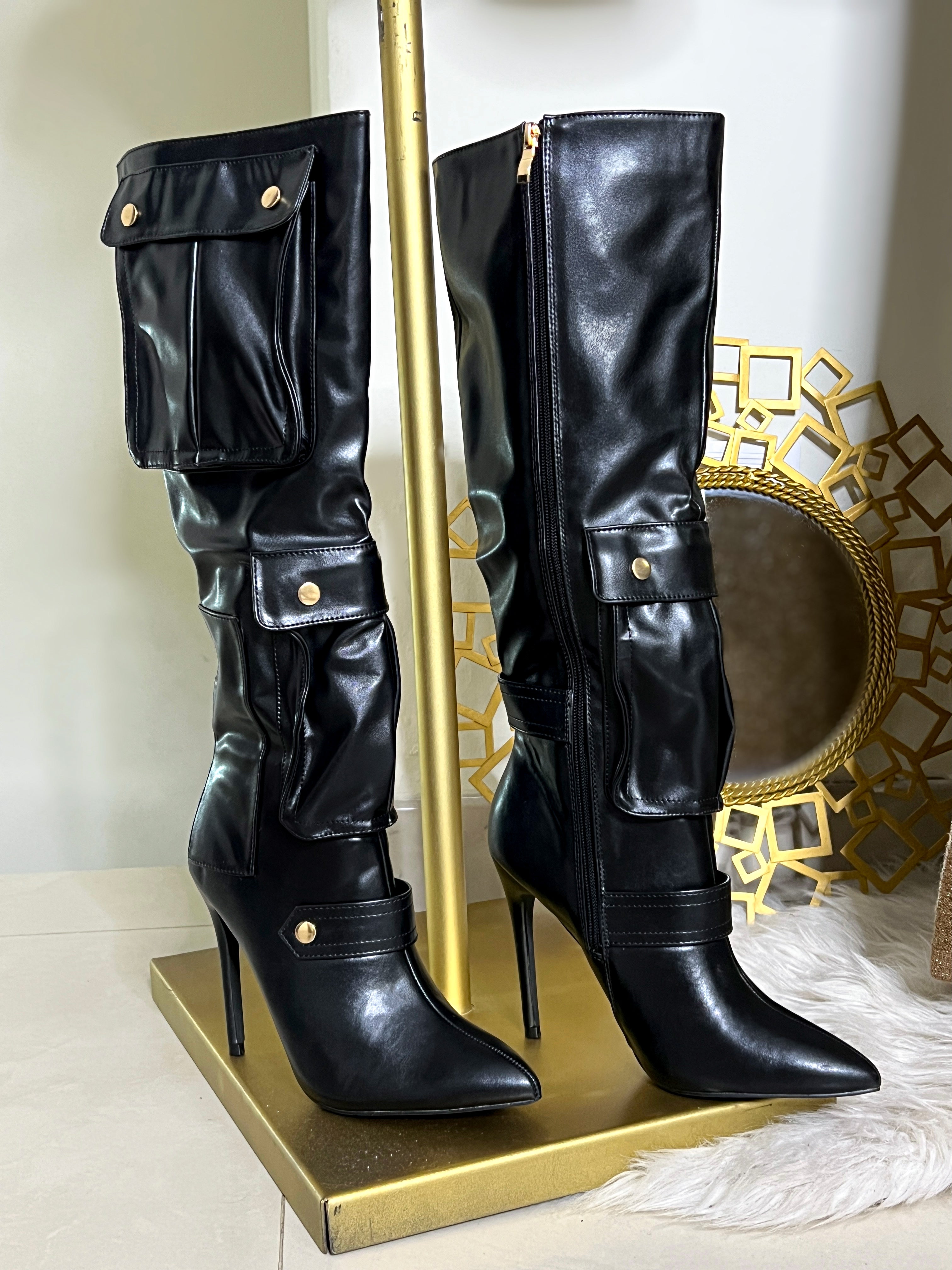 BOTAS NEGRAS CON BOLSAS