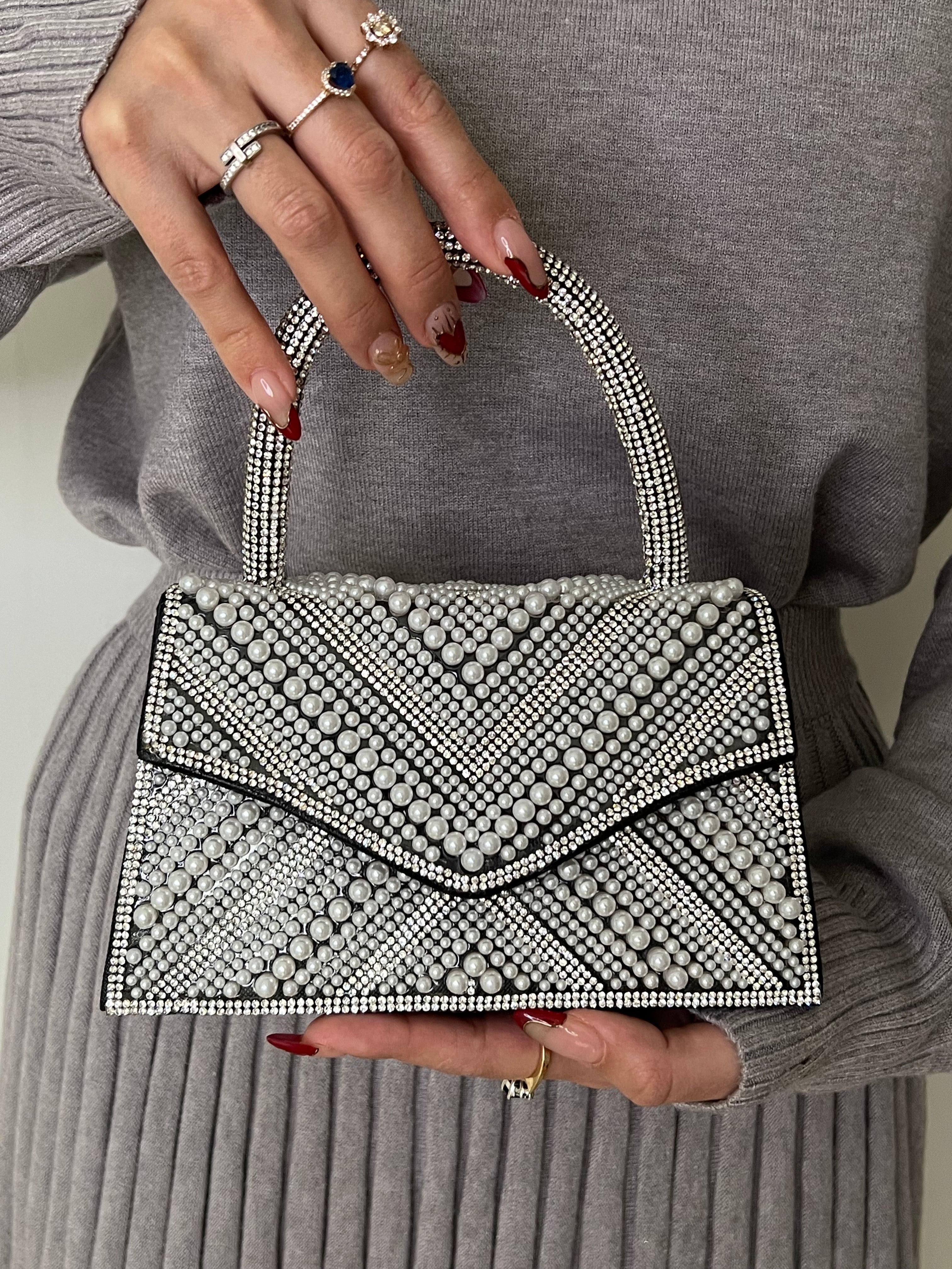 BOLSO NEGRO CON PERLA