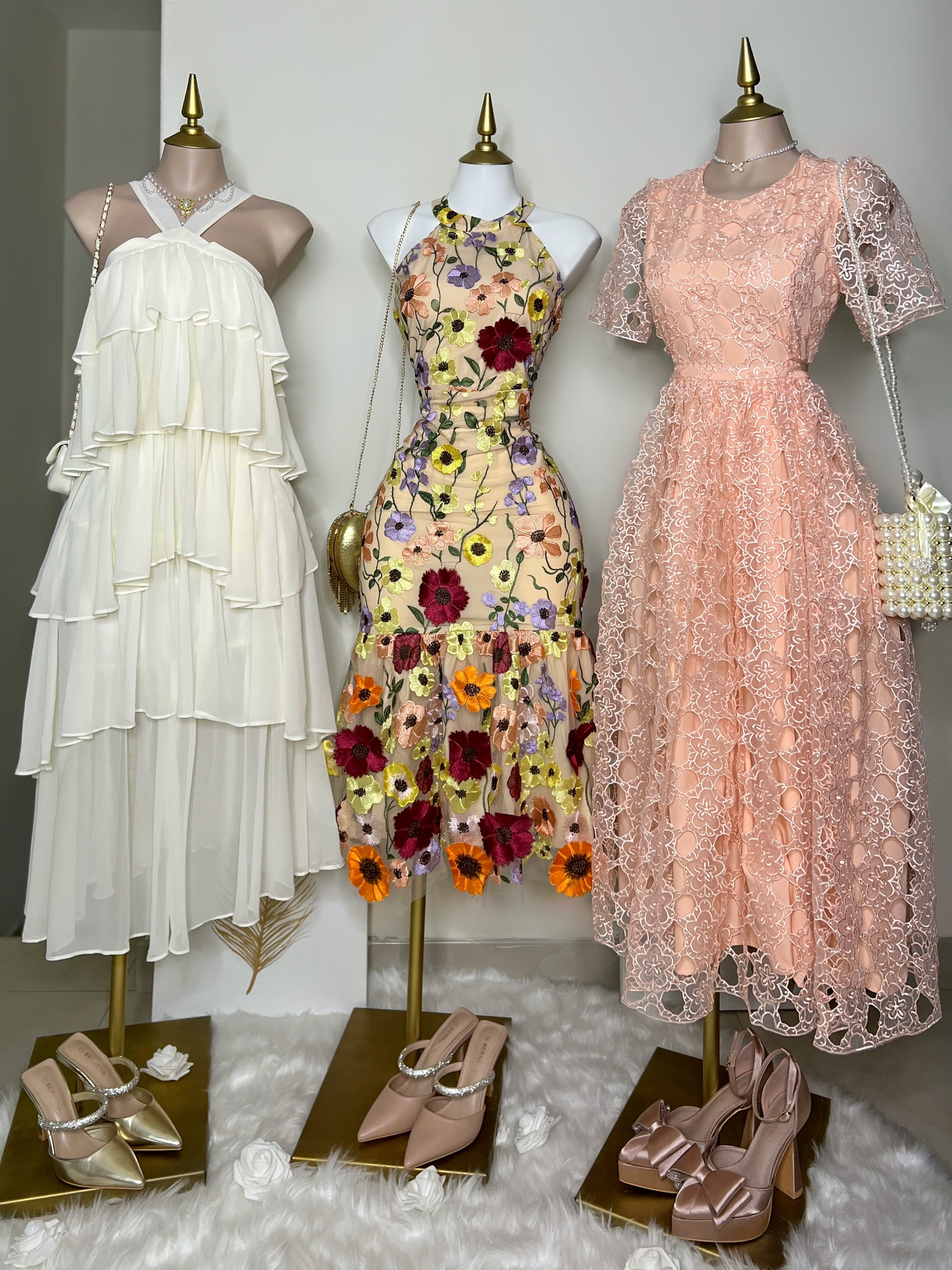 VESTIDO CON OLANES BLANCO